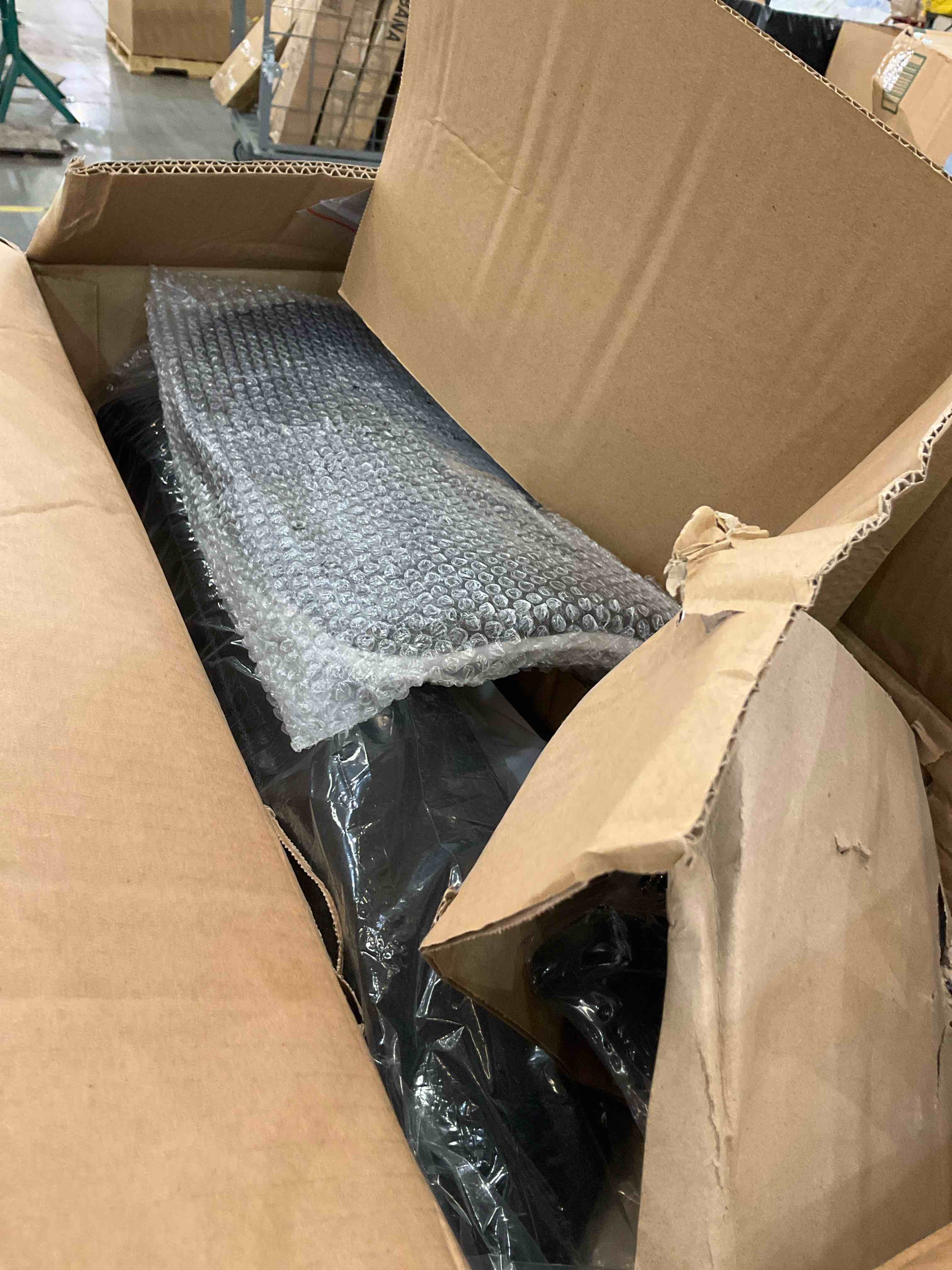https://s3.amazonaws.com/lotting-images-prod/BargainHunt/EXS01664457_1719856286443.jpeg