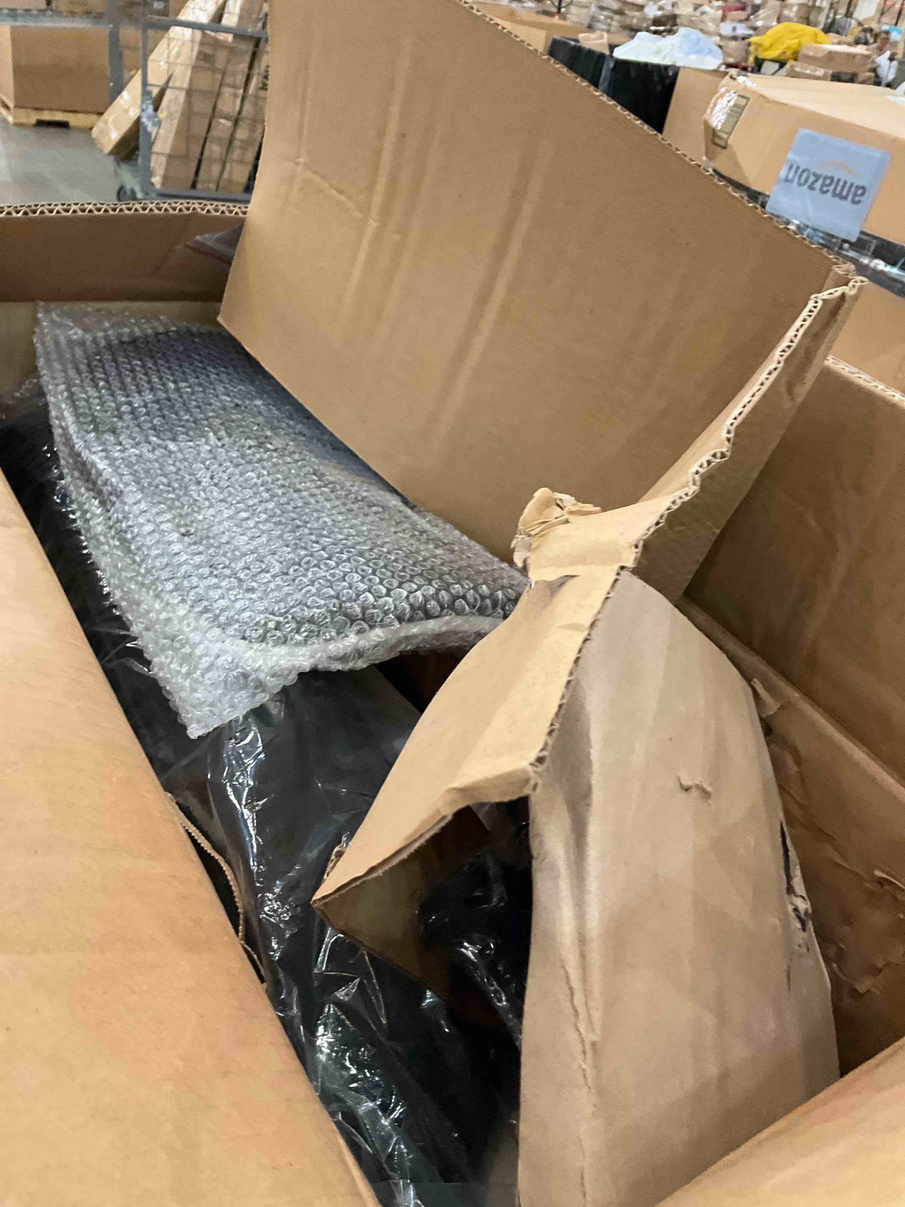 https://s3.amazonaws.com/lotting-images-prod/BargainHunt/EXS01664457_1719856287302.jpeg