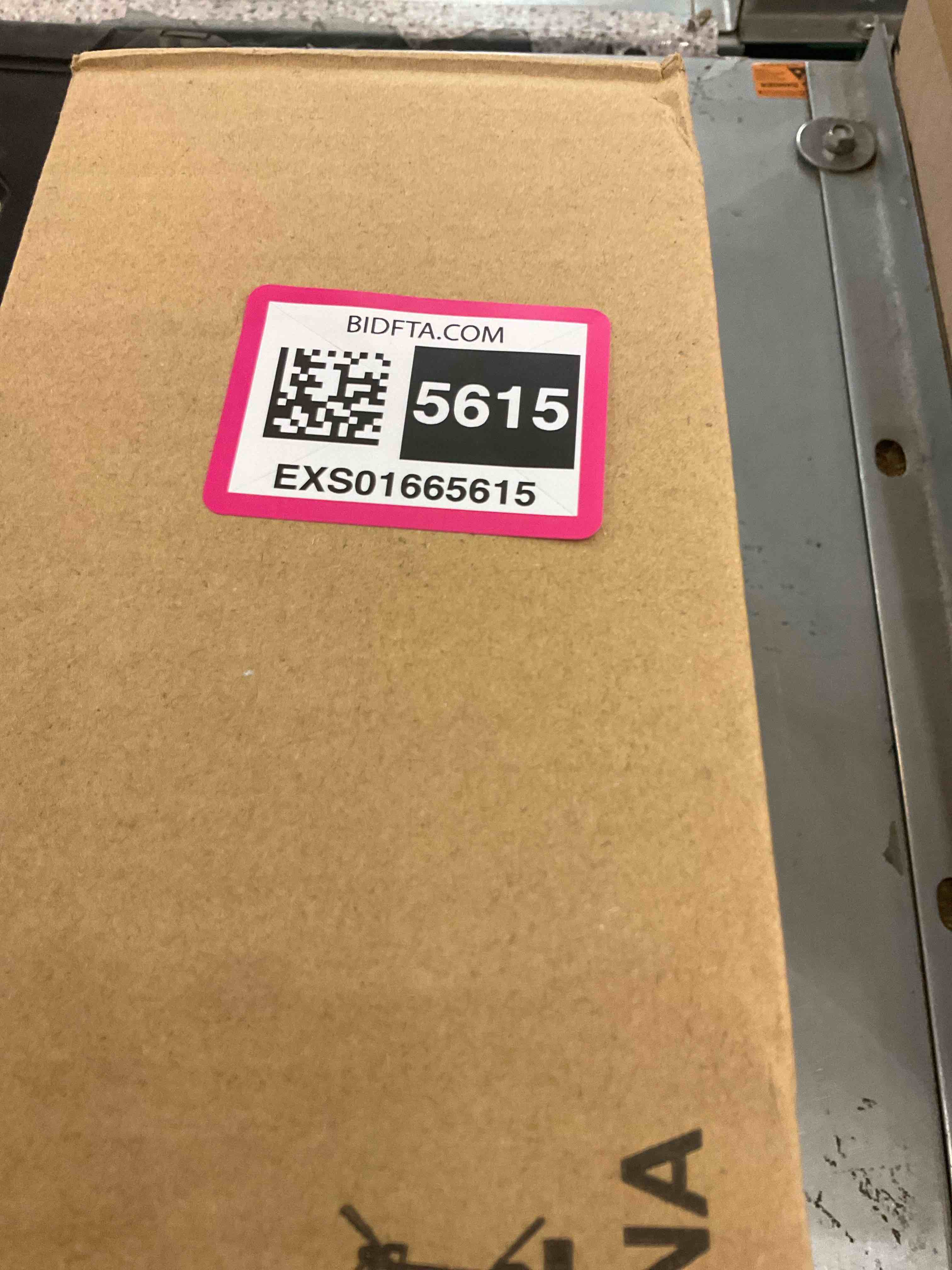 https://s3.amazonaws.com/lotting-images-prod/BargainHunt/EXS01665615_1718724101070.jpeg