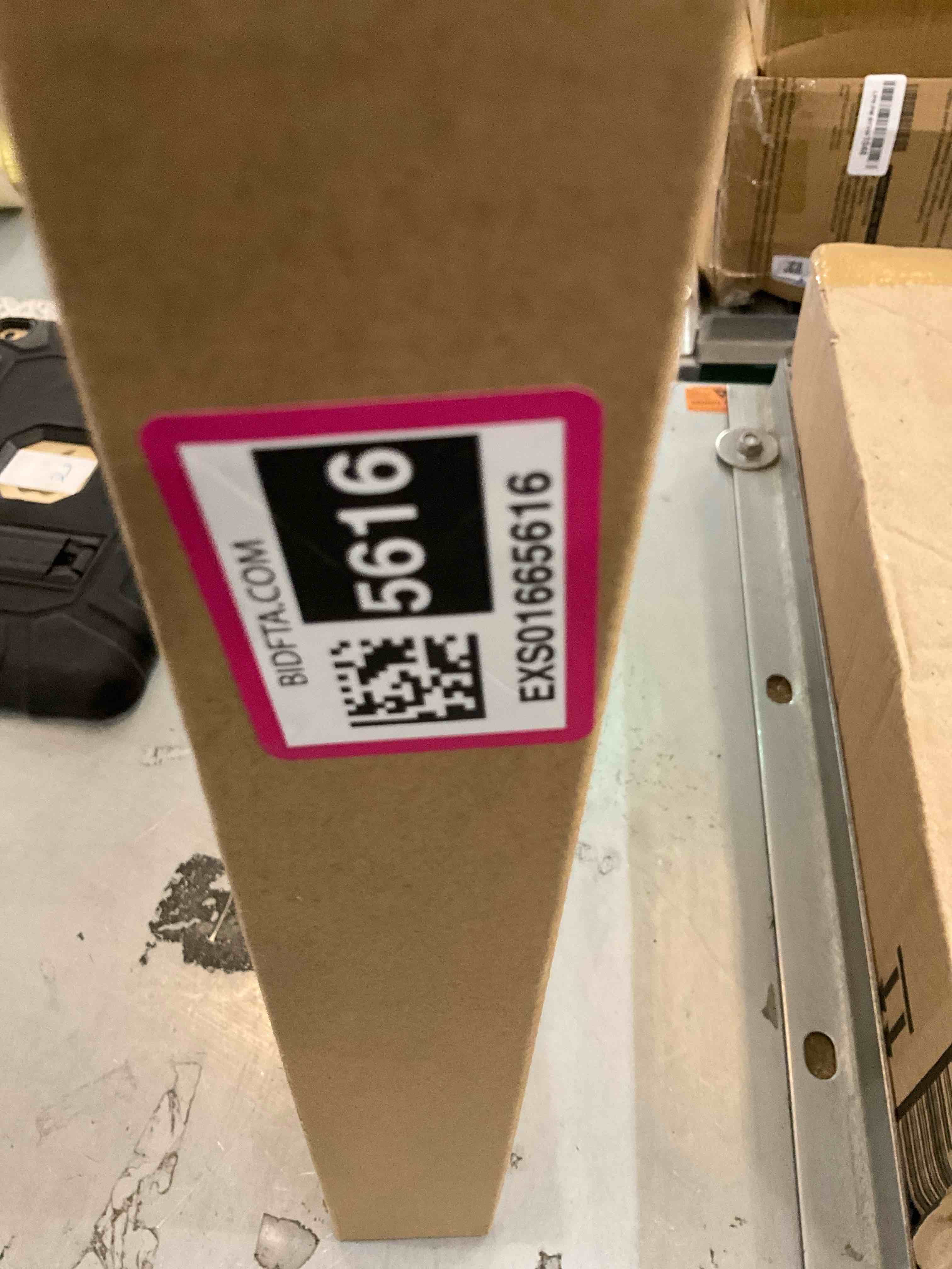 https://s3.amazonaws.com/lotting-images-prod/BargainHunt/EXS01665616_1718724163361.jpeg