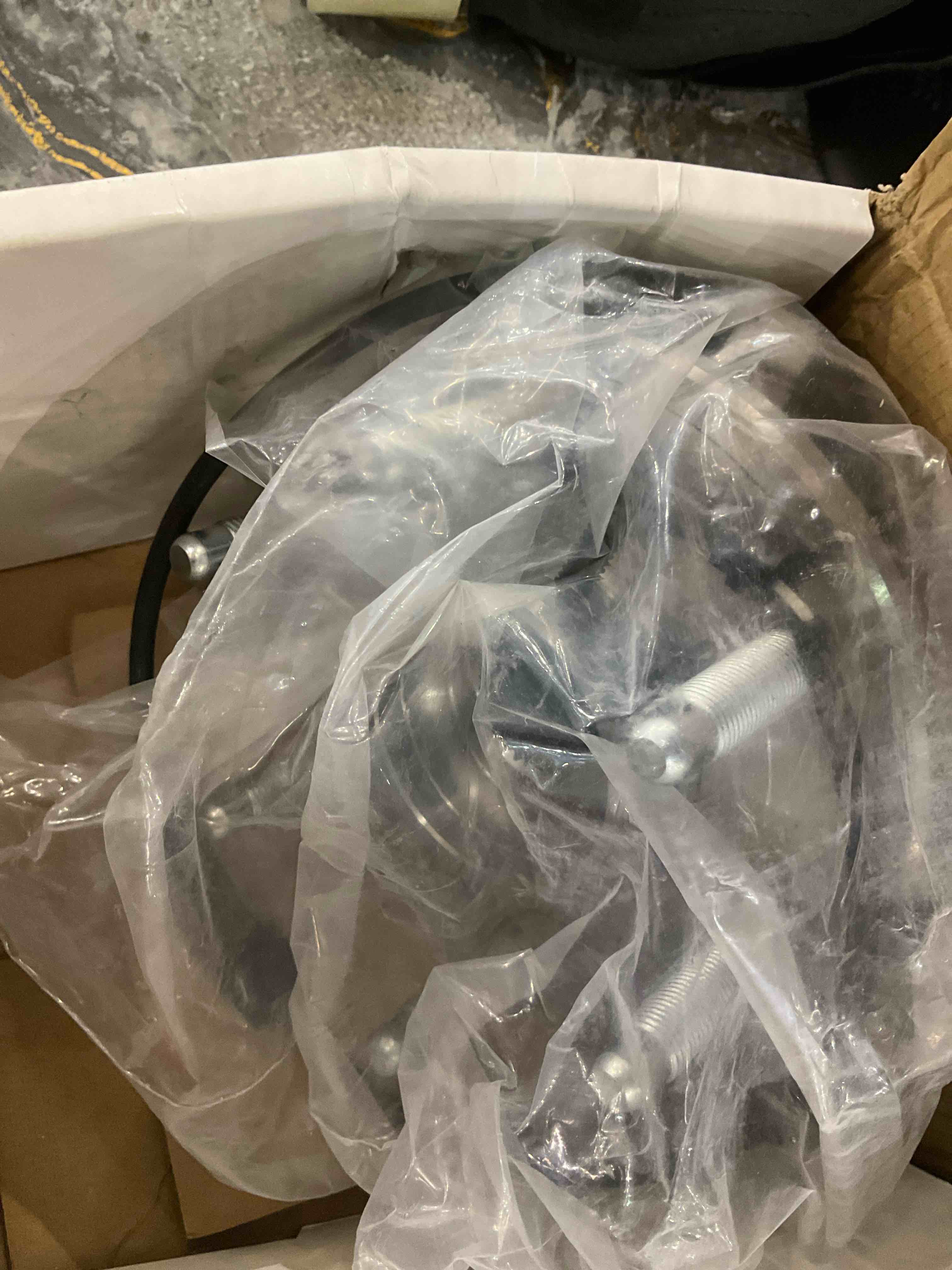 https://s3.amazonaws.com/lotting-images-prod/BargainHunt/EXS01666796_1718904805158.jpeg