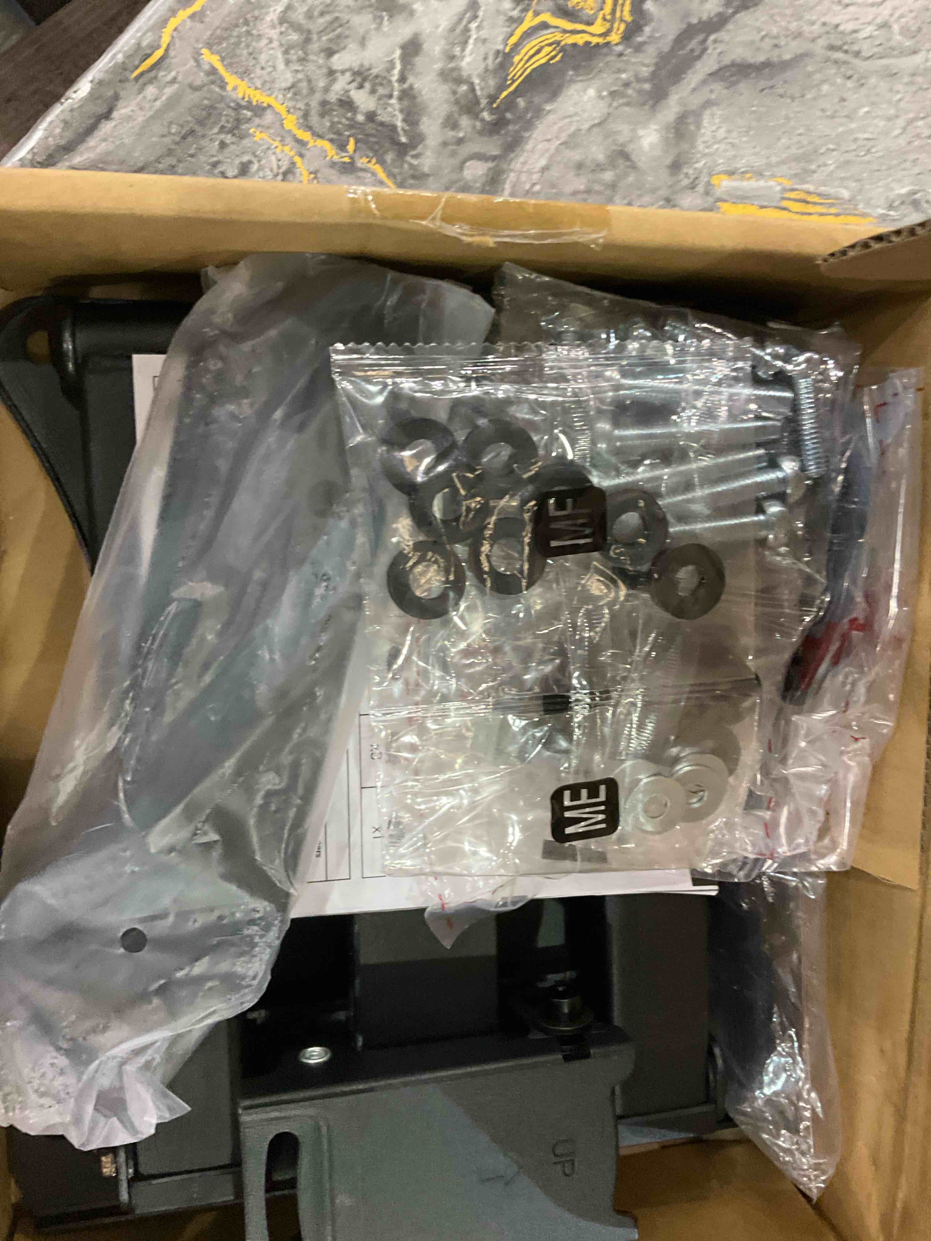 https://s3.amazonaws.com/lotting-images-prod/BargainHunt/EXS01667003_1718363969827.jpeg
