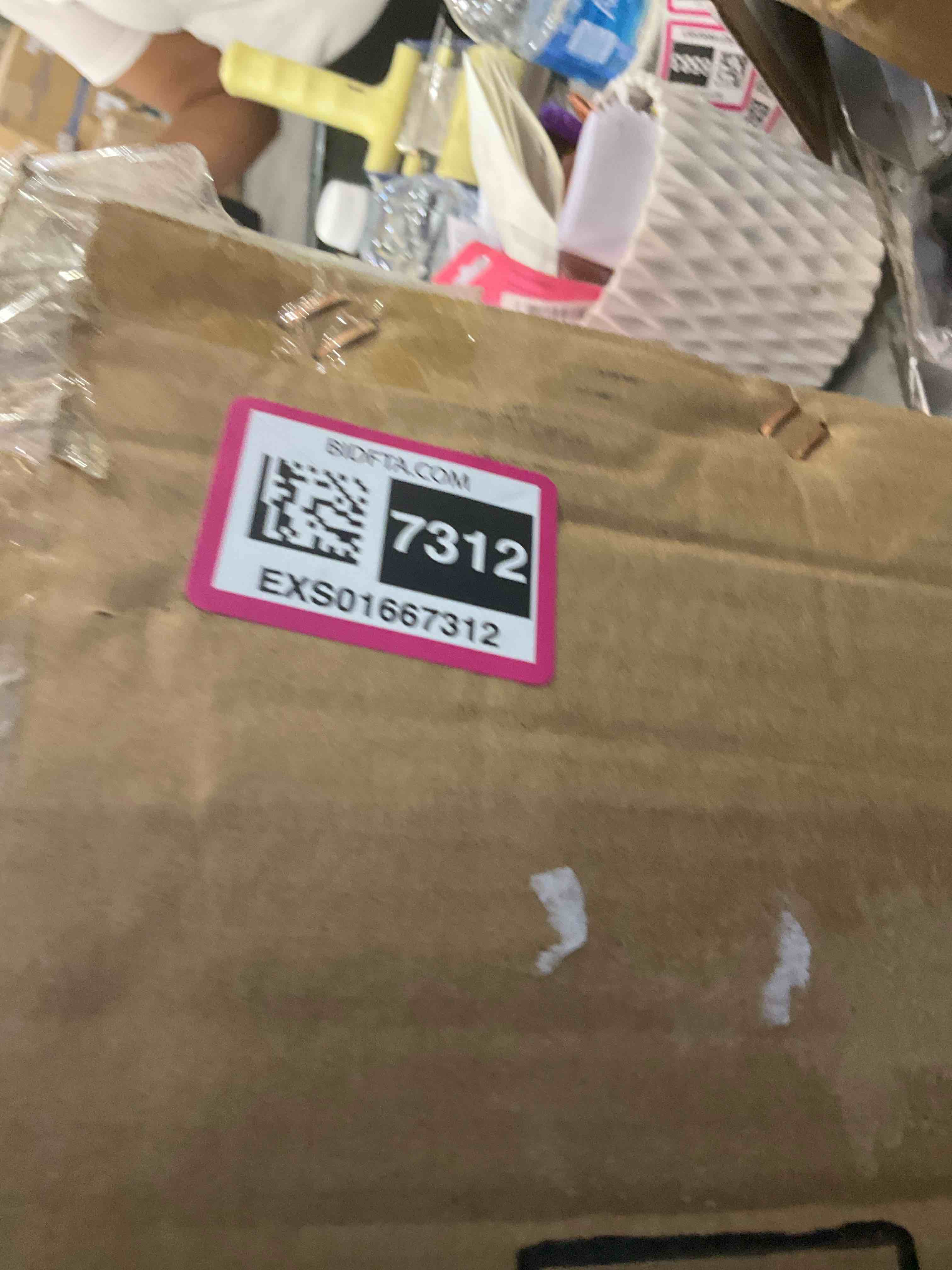 https://s3.amazonaws.com/lotting-images-prod/BargainHunt/EXS01667312_1718805195756.jpeg