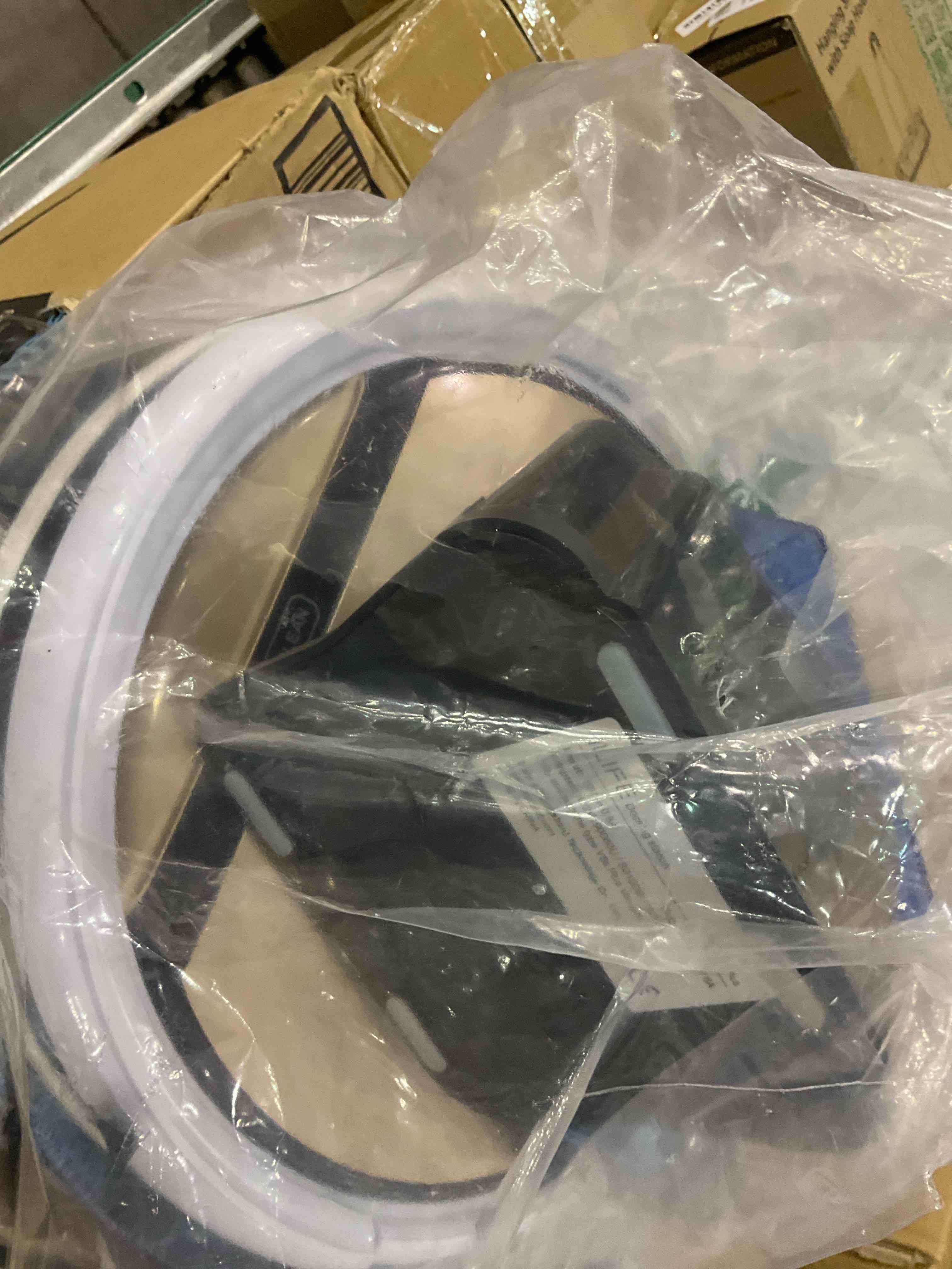 https://s3.amazonaws.com/lotting-images-prod/BargainHunt/EXS01667515_1718106741815.jpeg