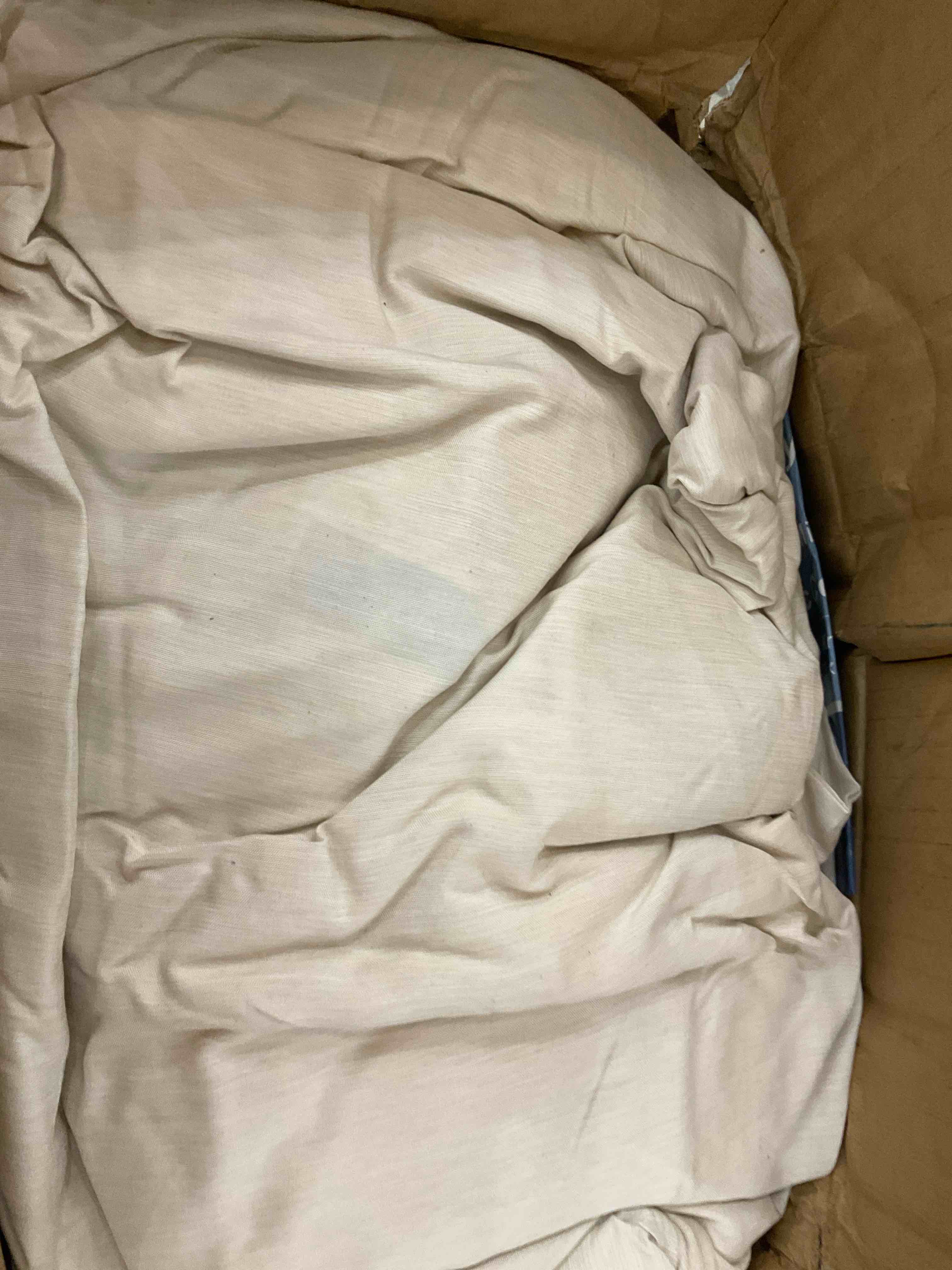 https://s3.amazonaws.com/lotting-images-prod/BargainHunt/EXS01667580_1718124718842.jpeg