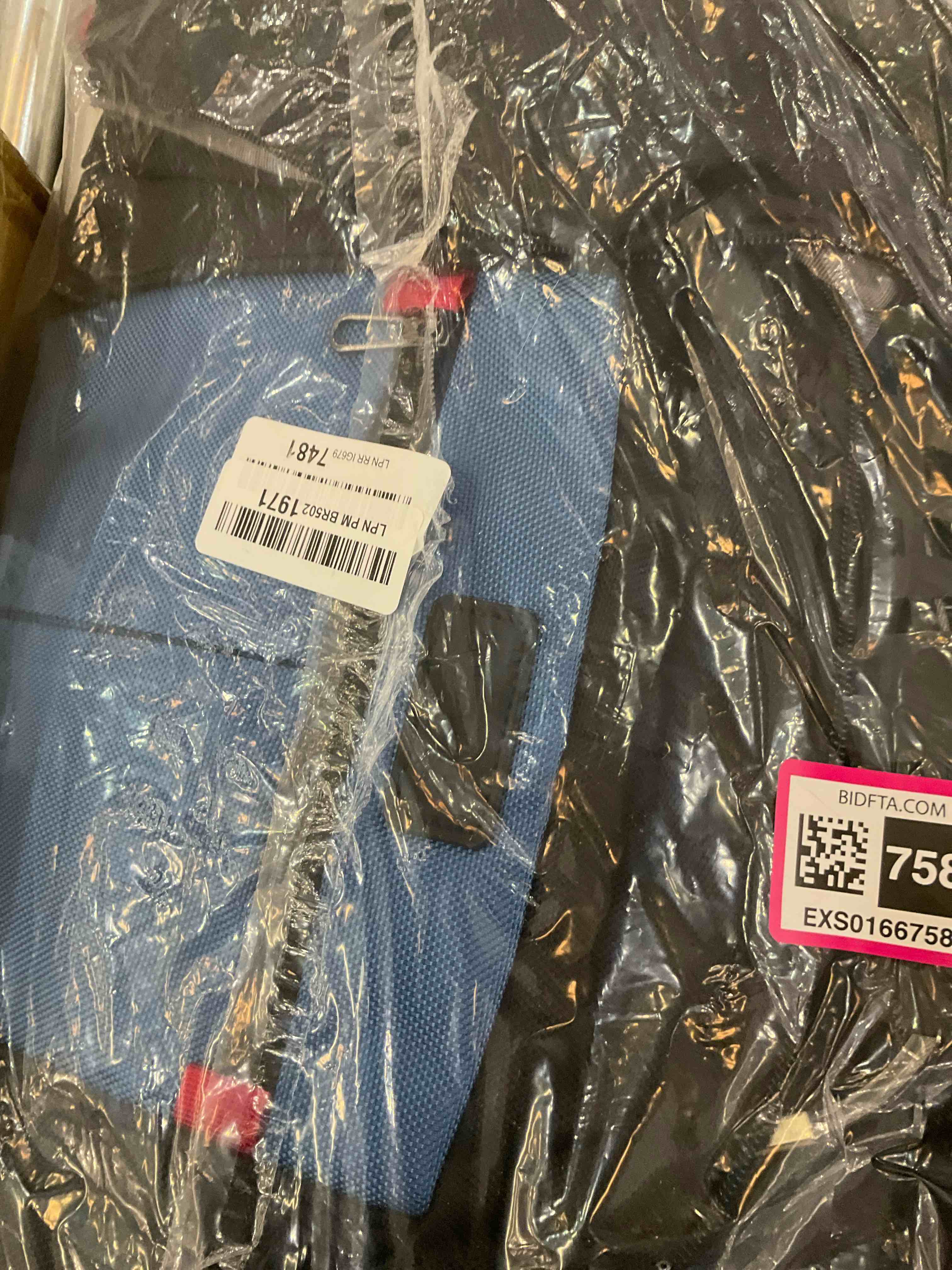 https://s3.amazonaws.com/lotting-images-prod/BargainHunt/EXS01667586_1718126050757.jpeg