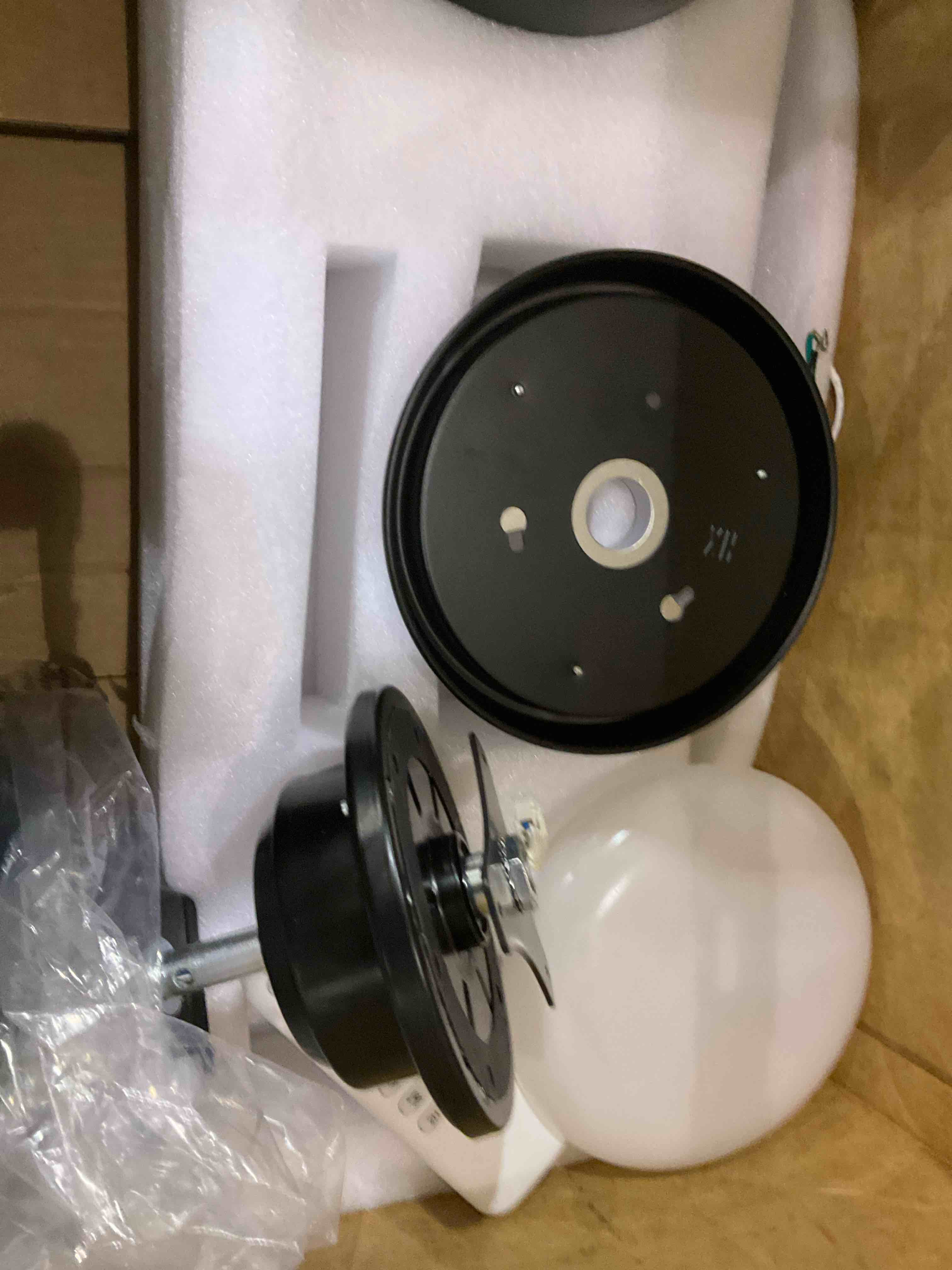 Low Profile Ceiling Fan Light,52In Flush Mount Ceiling Fan Lights Remote Control with 3 Reversible Blades,18W 3CCT LED Lights 6 Speed DC Motor Ceiling Fan For Bedroom/Farmhouse/Patios/Living Room Black