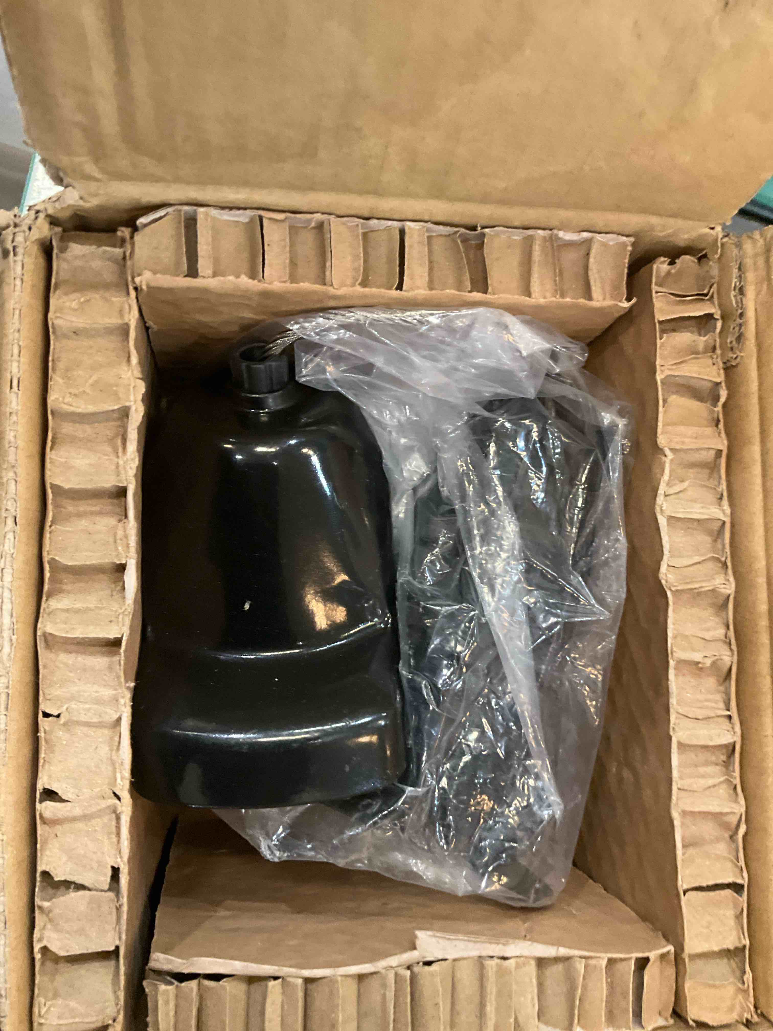 https://s3.amazonaws.com/lotting-images-prod/BargainHunt/EXS01667954_1718642440196.jpeg