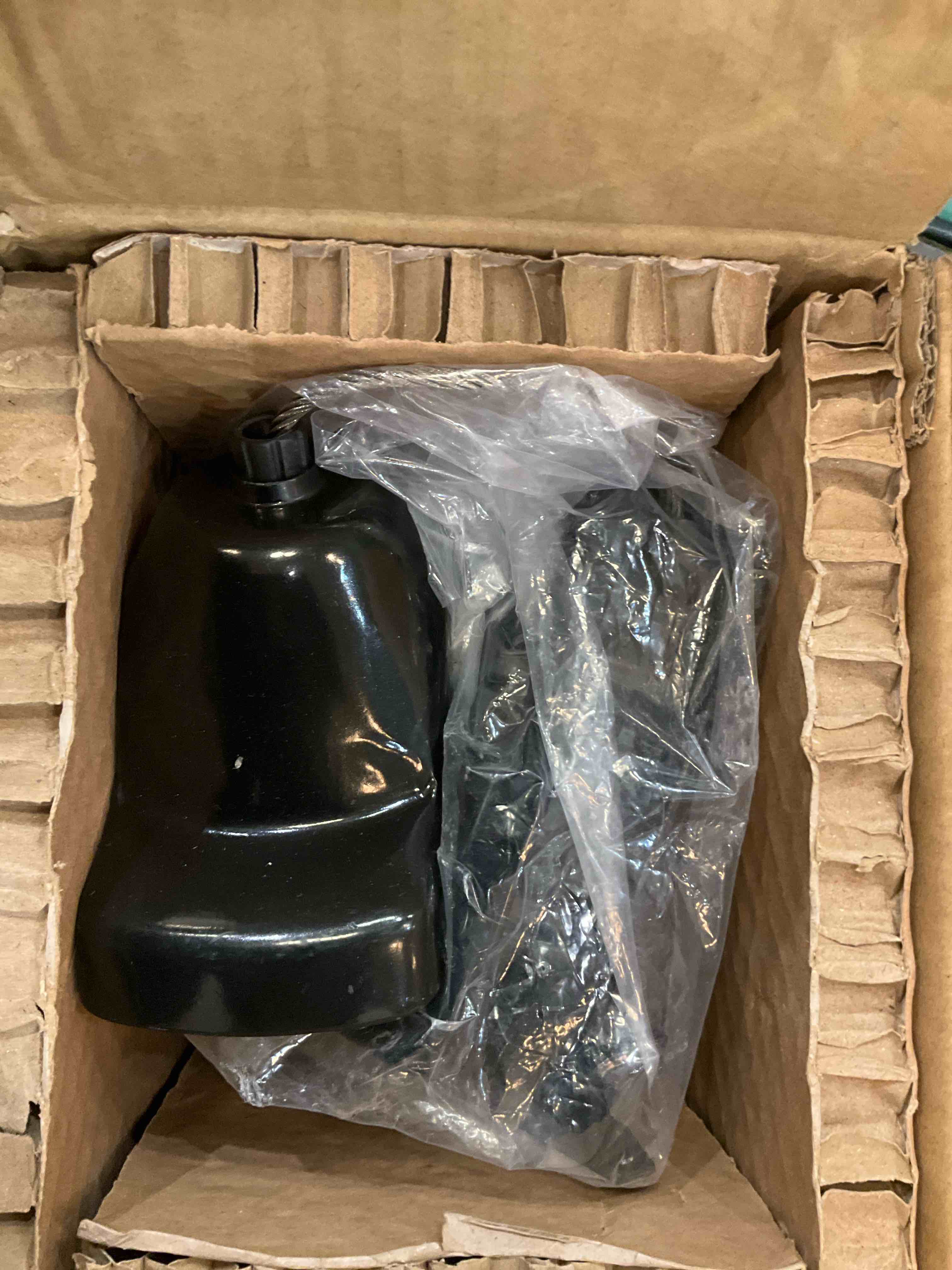 https://s3.amazonaws.com/lotting-images-prod/BargainHunt/EXS01667954_1718642441404.jpeg