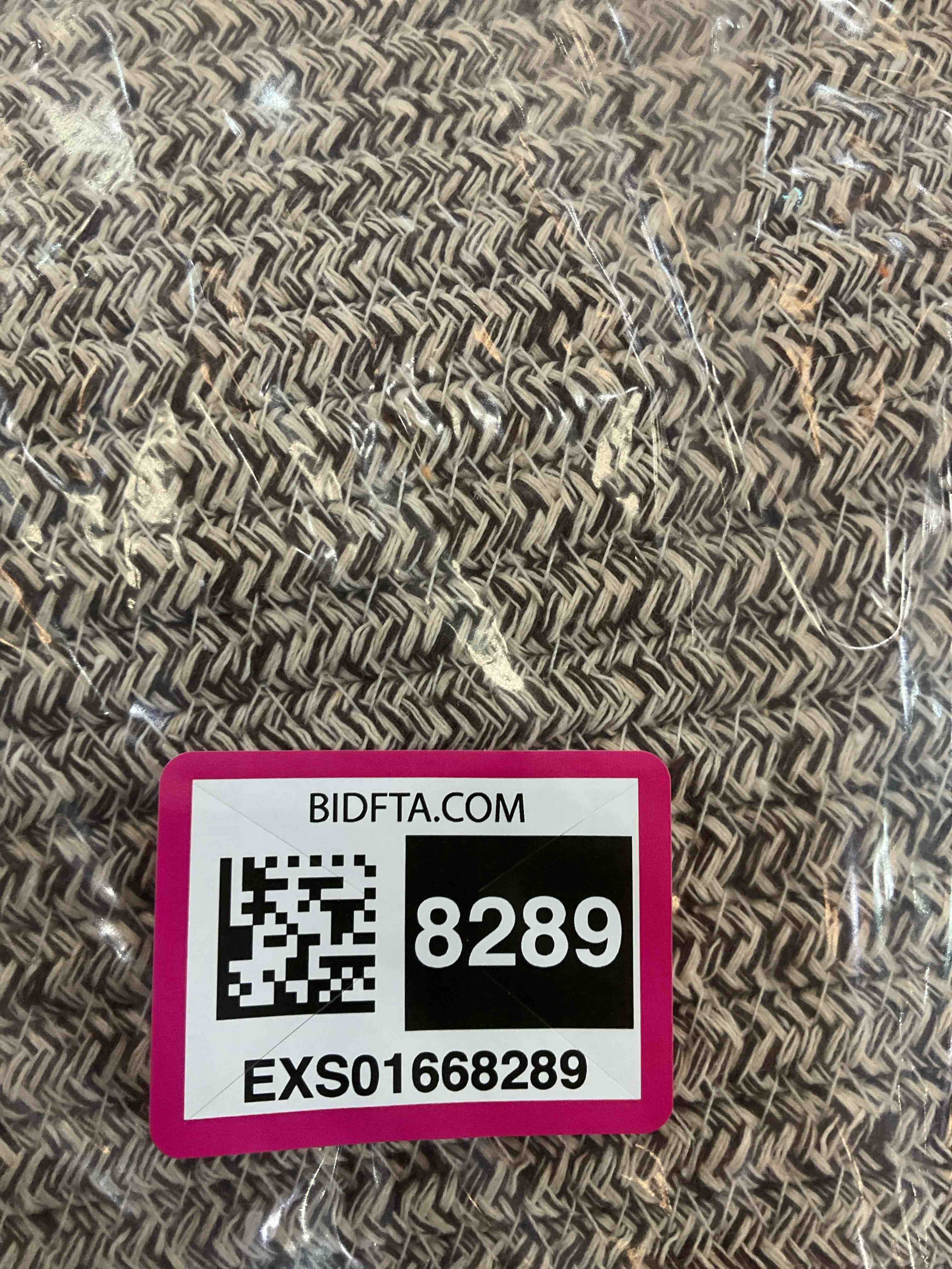 https://s3.amazonaws.com/lotting-images-prod/BargainHunt/EXS01668289_1718892078857.jpeg