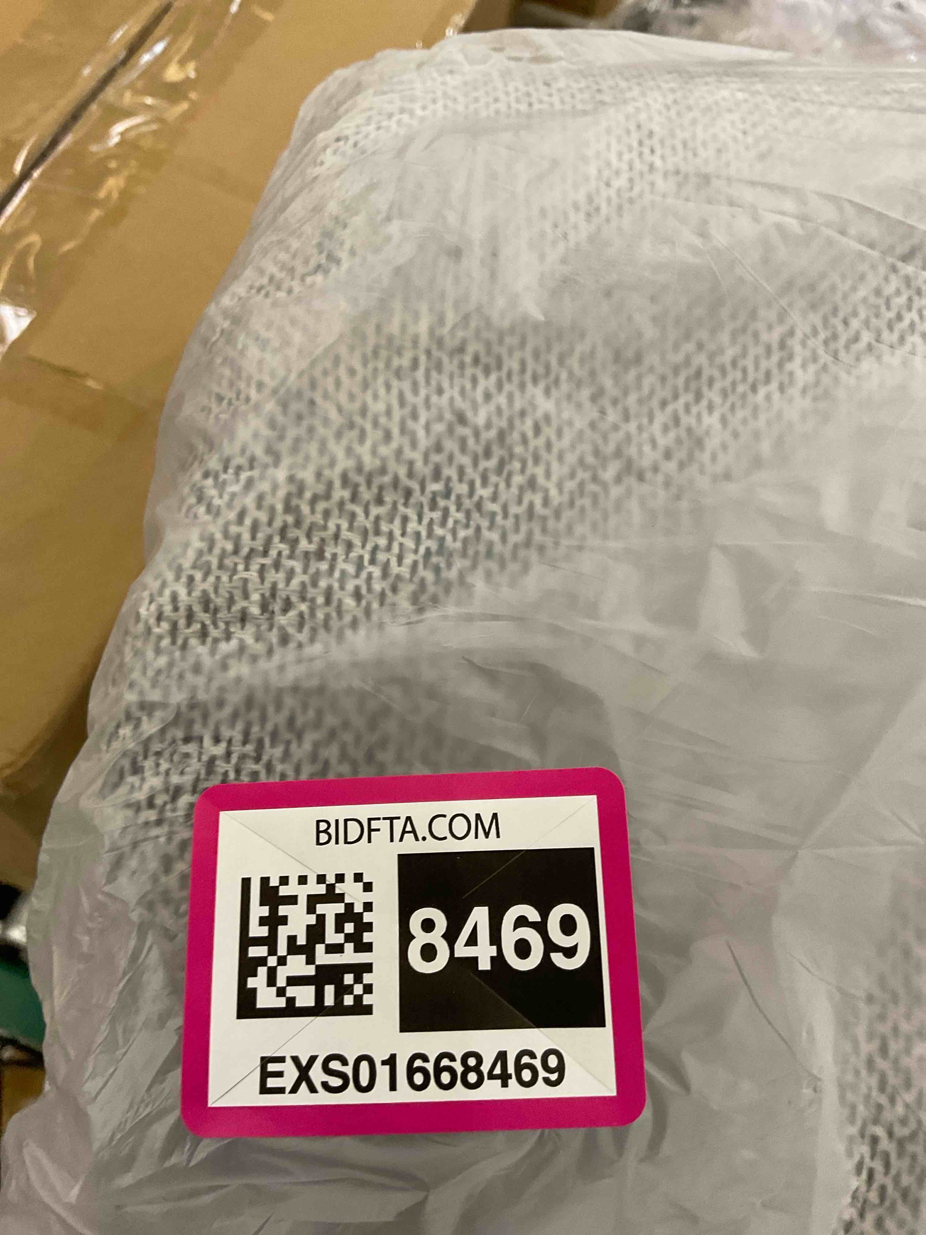 https://s3.amazonaws.com/lotting-images-prod/BargainHunt/EXS01668469_1718986466554.jpeg