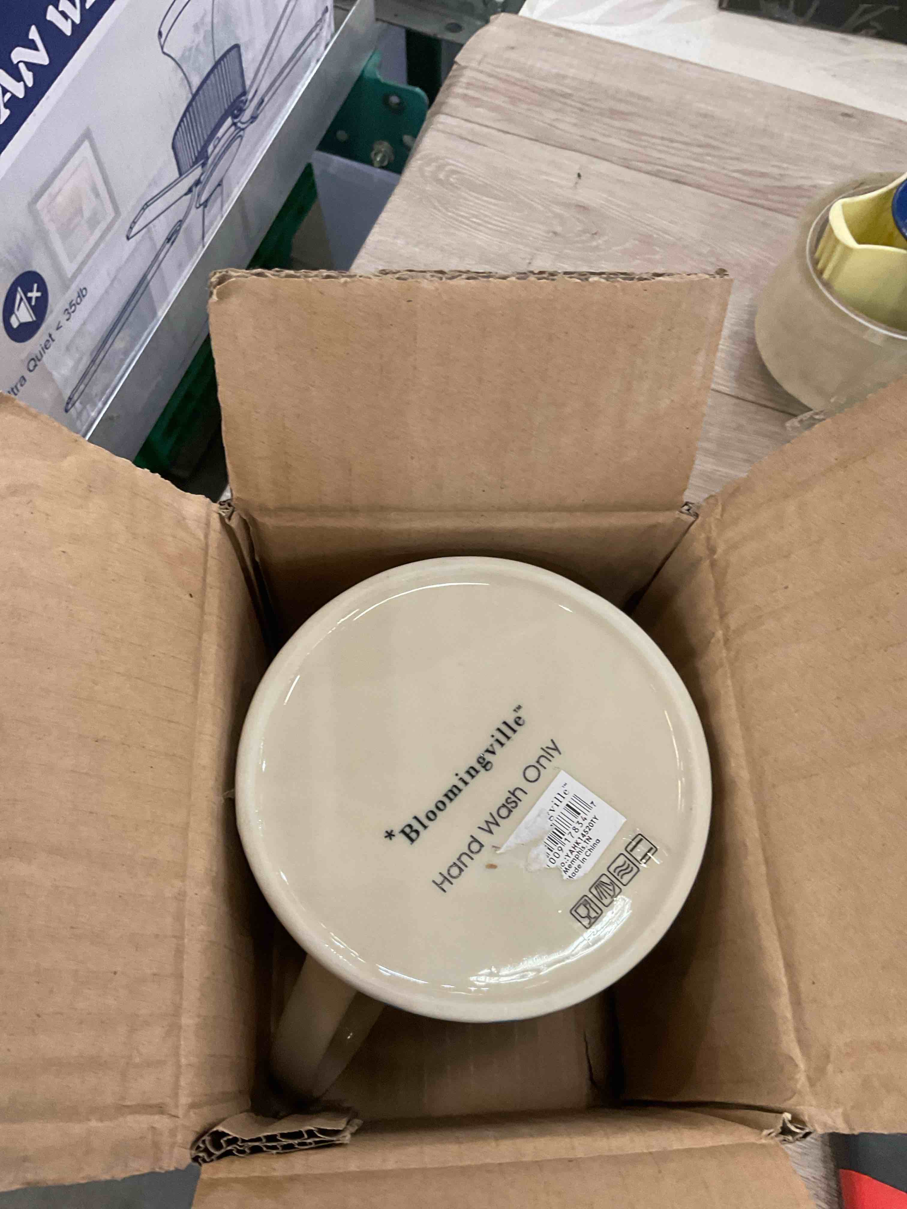 https://s3.amazonaws.com/lotting-images-prod/BargainHunt/EXS01668474_1718987949520.jpeg