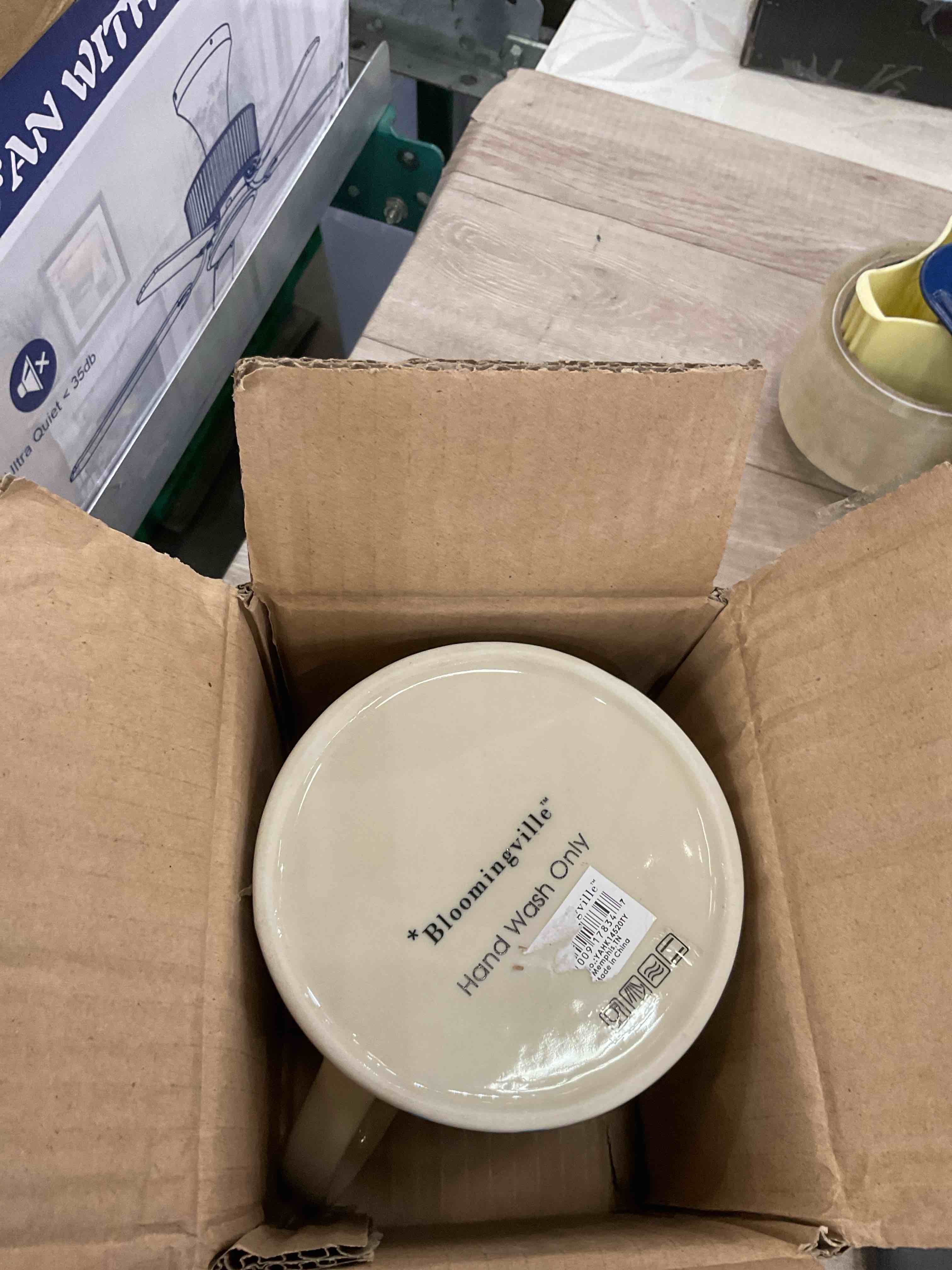 https://s3.amazonaws.com/lotting-images-prod/BargainHunt/EXS01668474_1718987950385.jpeg