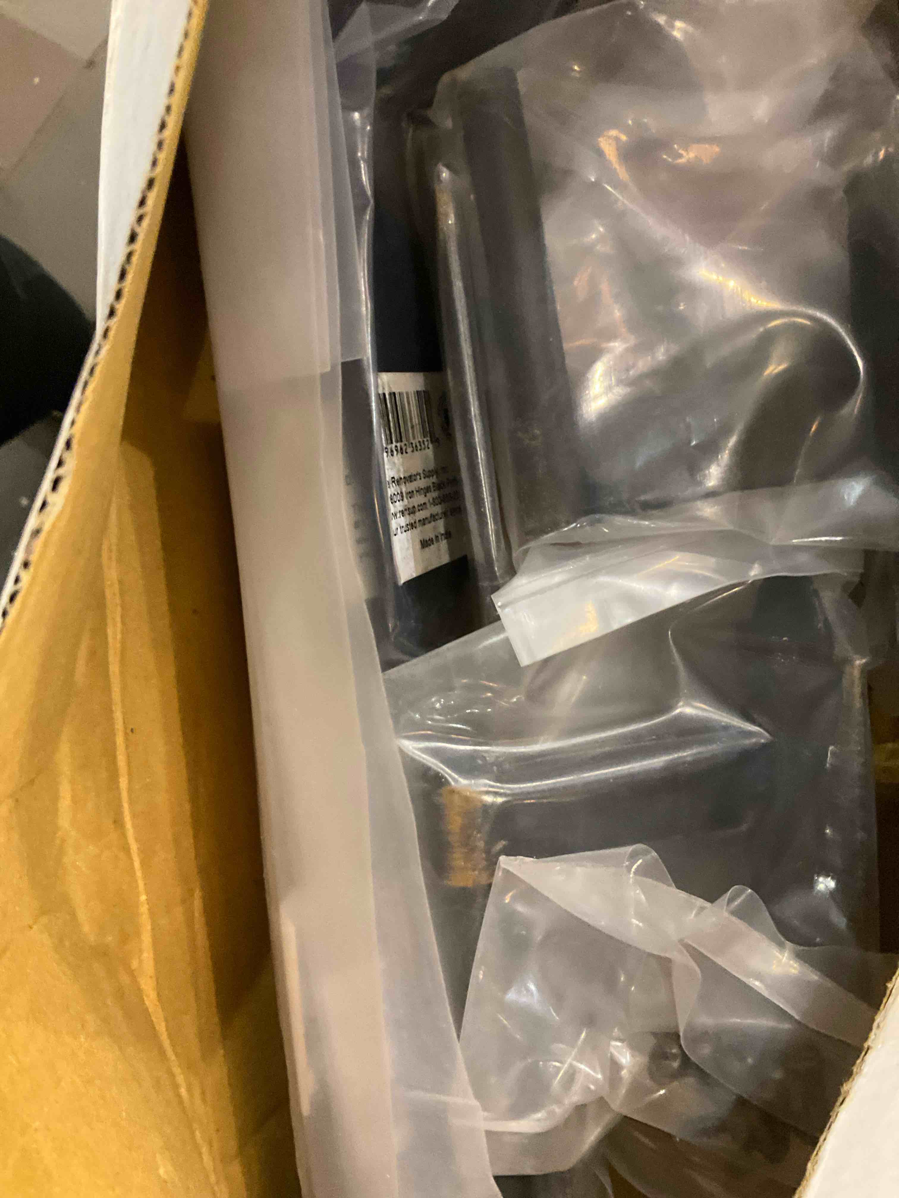 https://s3.amazonaws.com/lotting-images-prod/BargainHunt/EXS01668900_1719417260977.jpeg