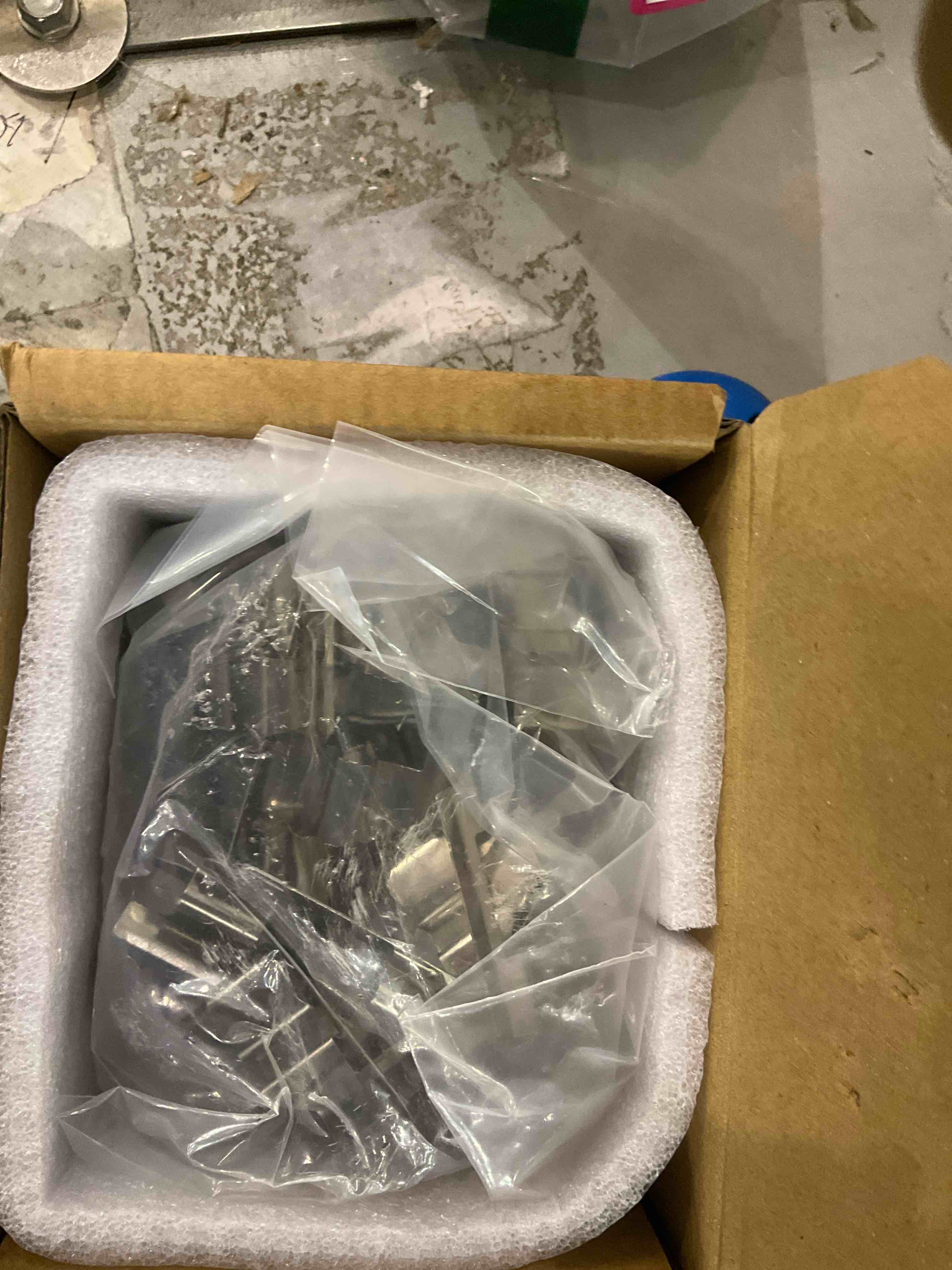 https://s3.amazonaws.com/lotting-images-prod/BargainHunt/EXS01668987_1719495439916.jpeg