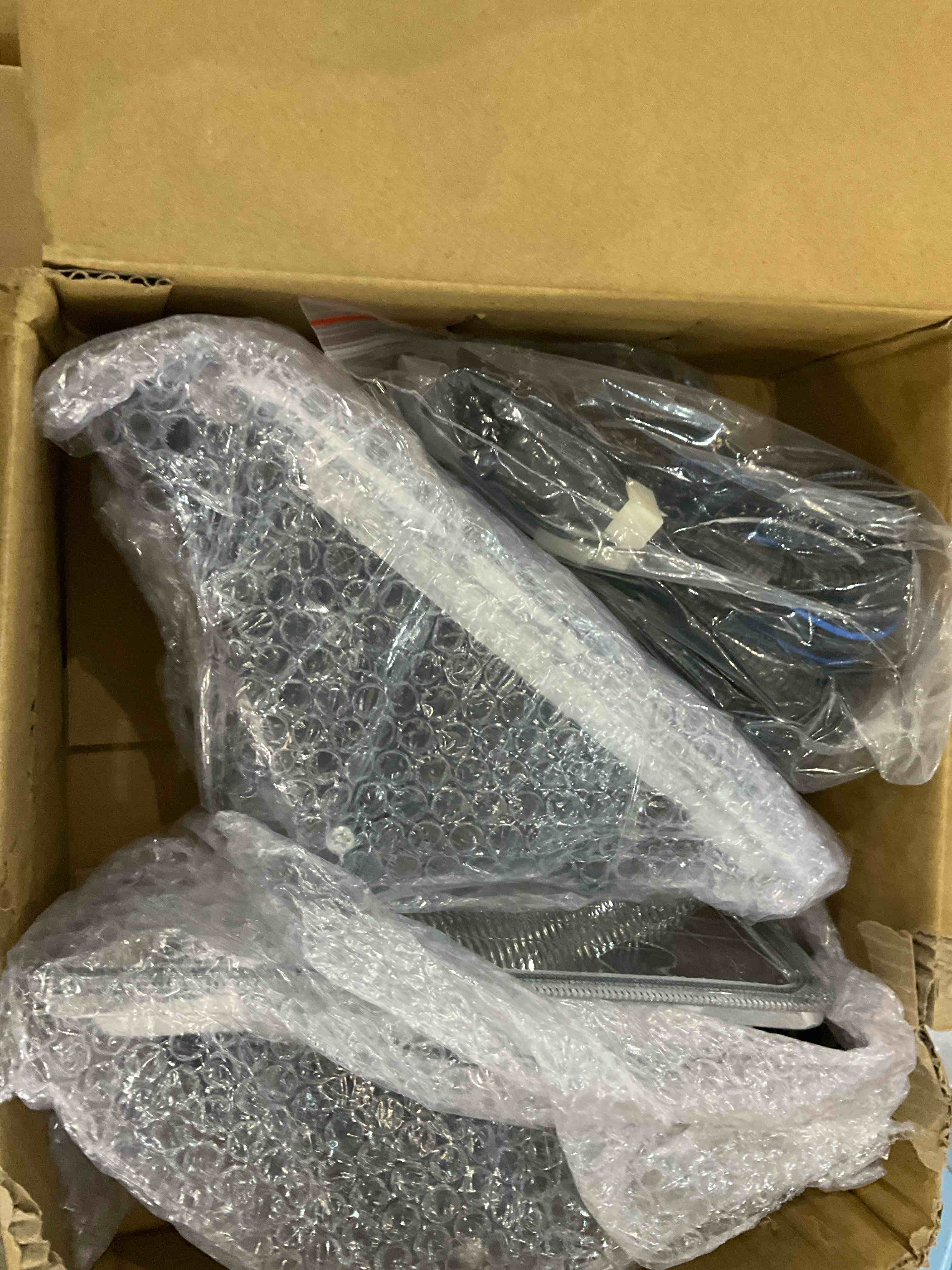 https://s3.amazonaws.com/lotting-images-prod/BargainHunt/EXS01669020_1718713687989.jpeg