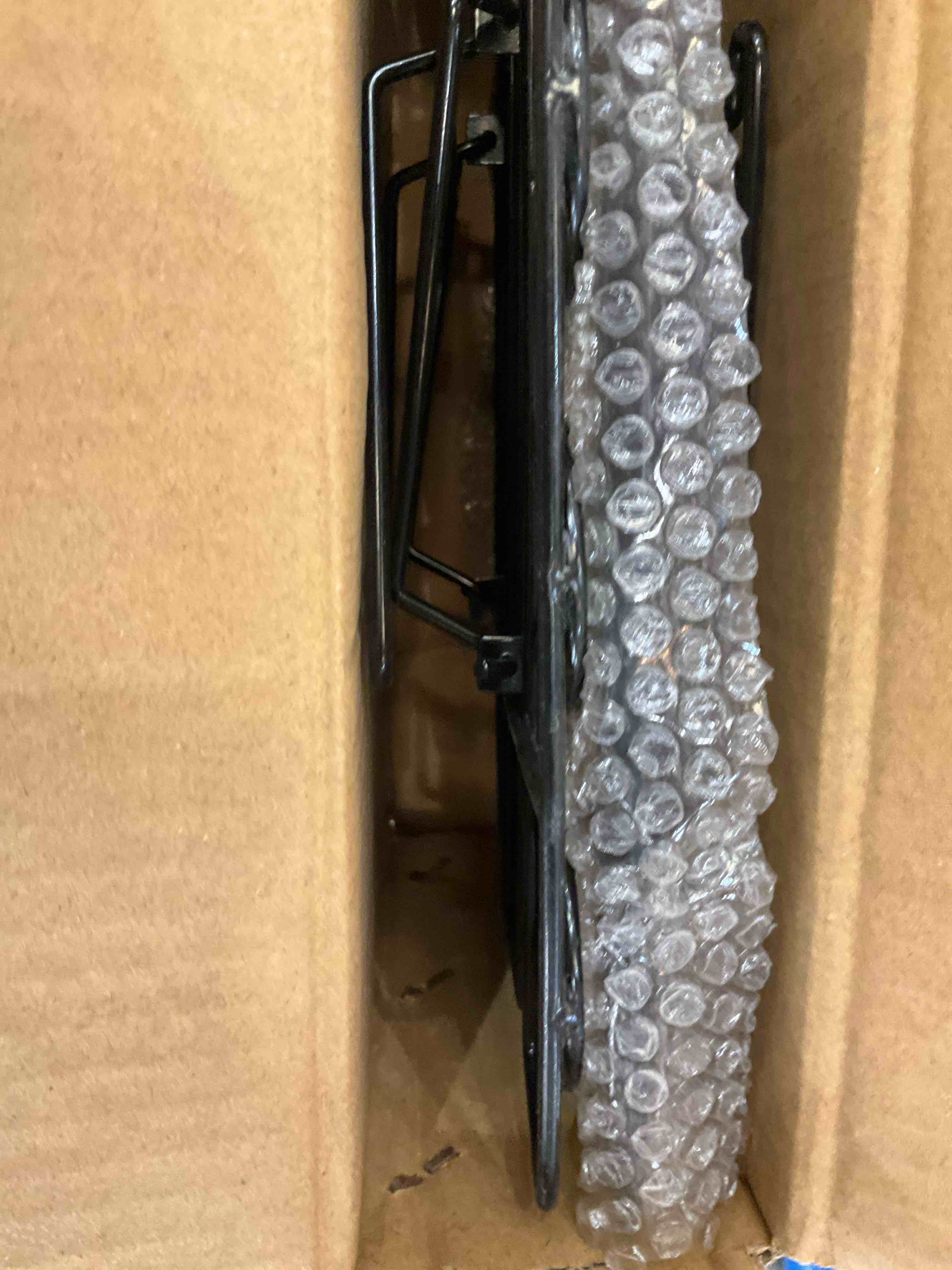 https://s3.amazonaws.com/lotting-images-prod/BargainHunt/EXS01669075_1718723927283.jpeg