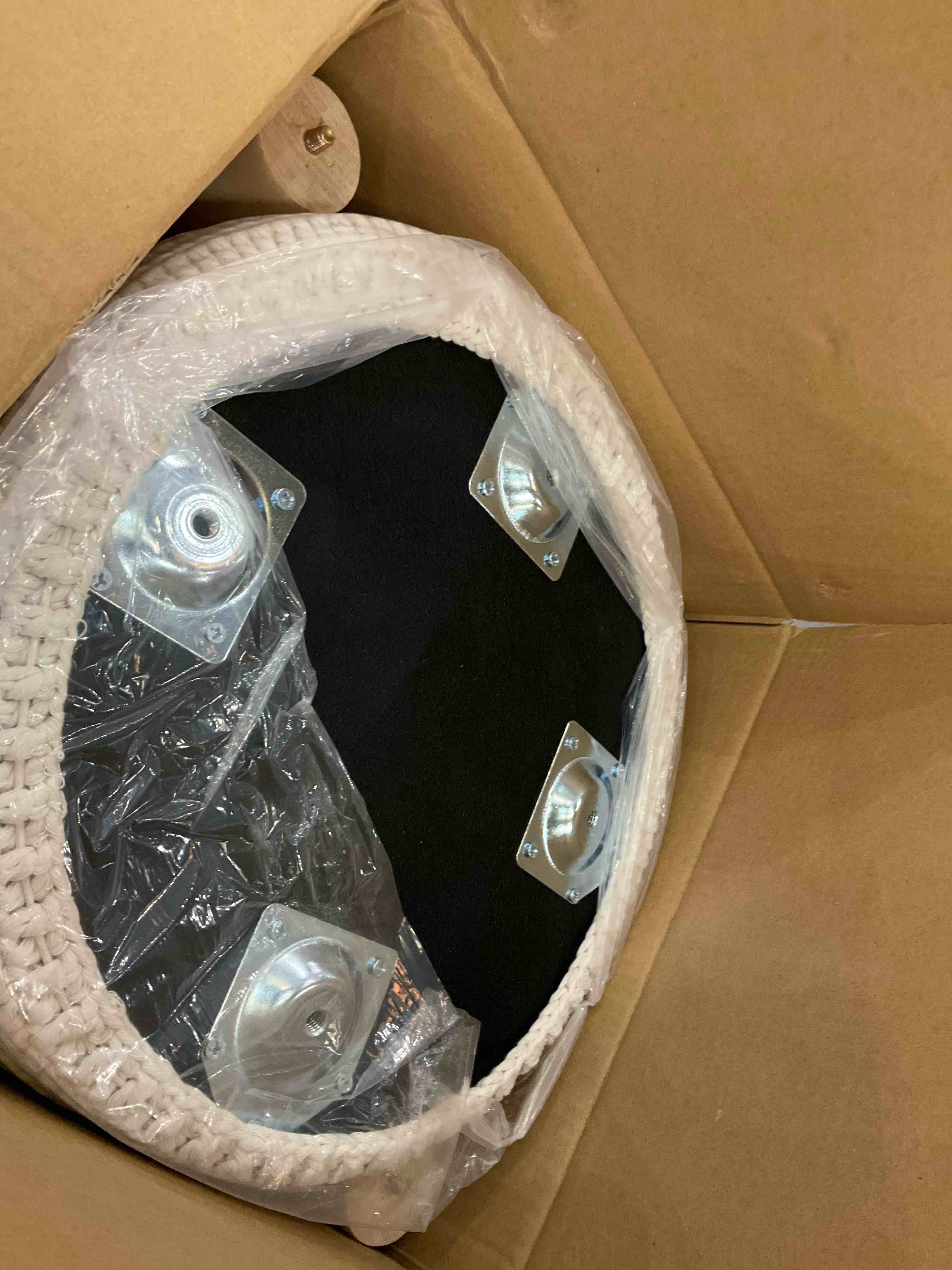 https://s3.amazonaws.com/lotting-images-prod/BargainHunt/EXS01669511_1722351323617.jpeg