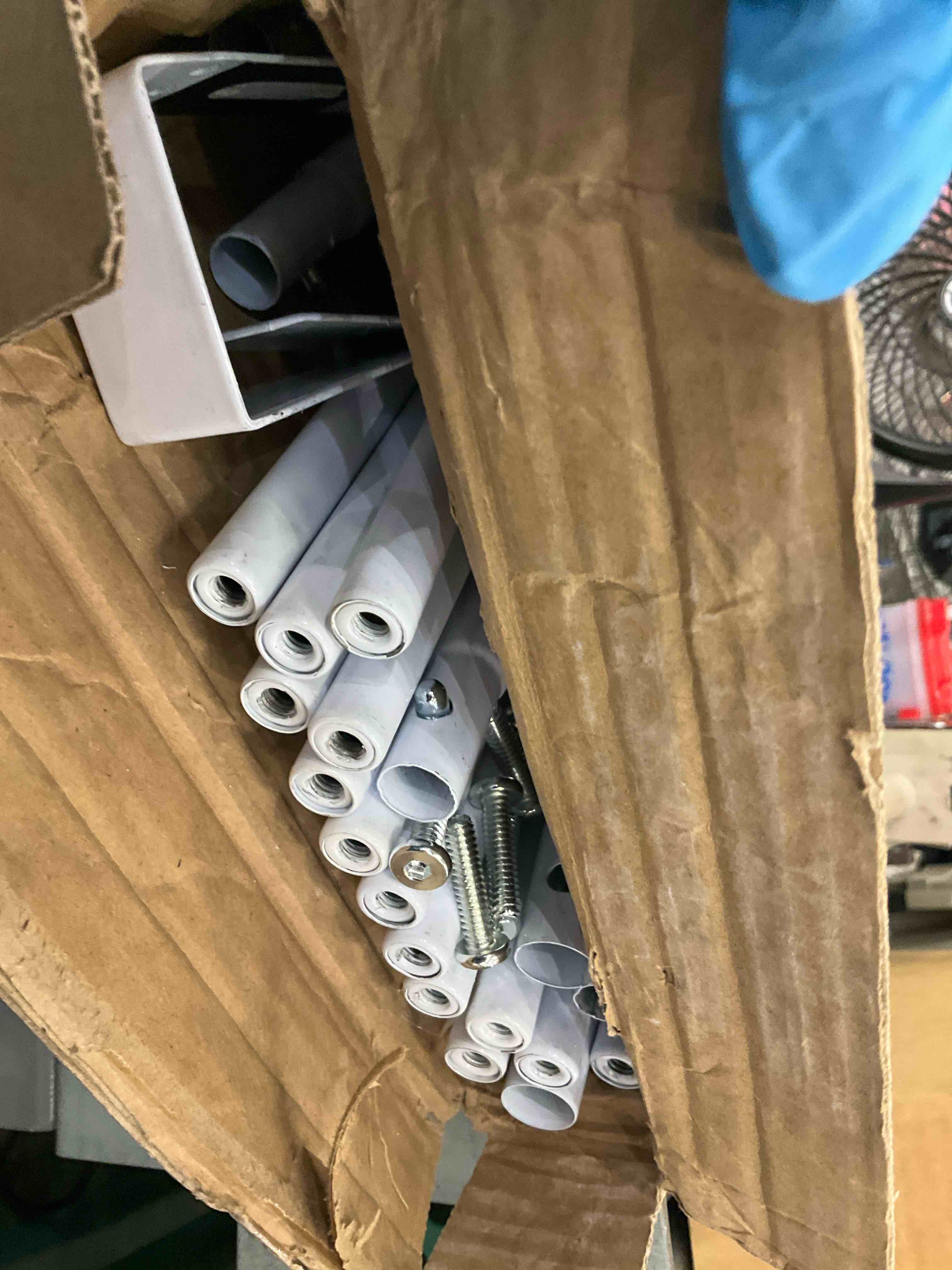 https://s3.amazonaws.com/lotting-images-prod/BargainHunt/EXS01669562_1722434676213.jpeg