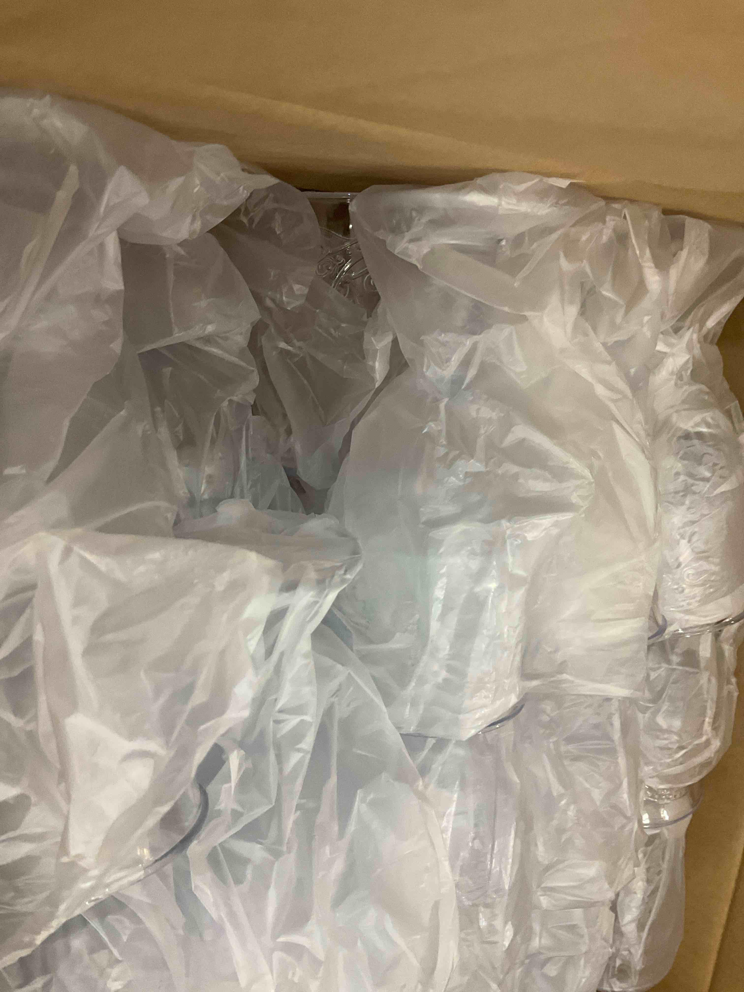 https://s3.amazonaws.com/lotting-images-prod/BargainHunt/EXS01669722_1722619418764.jpeg