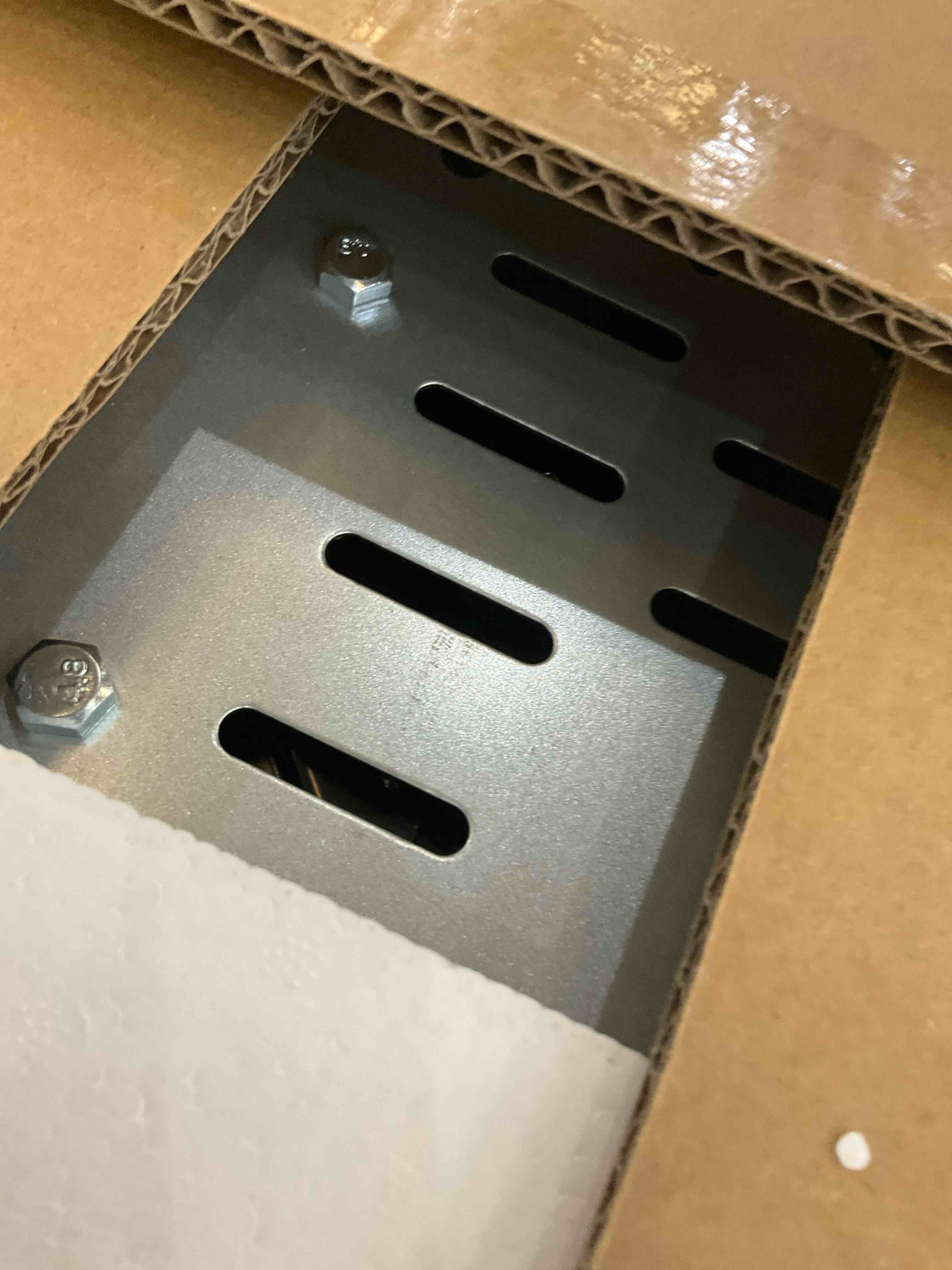 https://s3.amazonaws.com/lotting-images-prod/BargainHunt/EXS01670297_1713806058114.jpeg