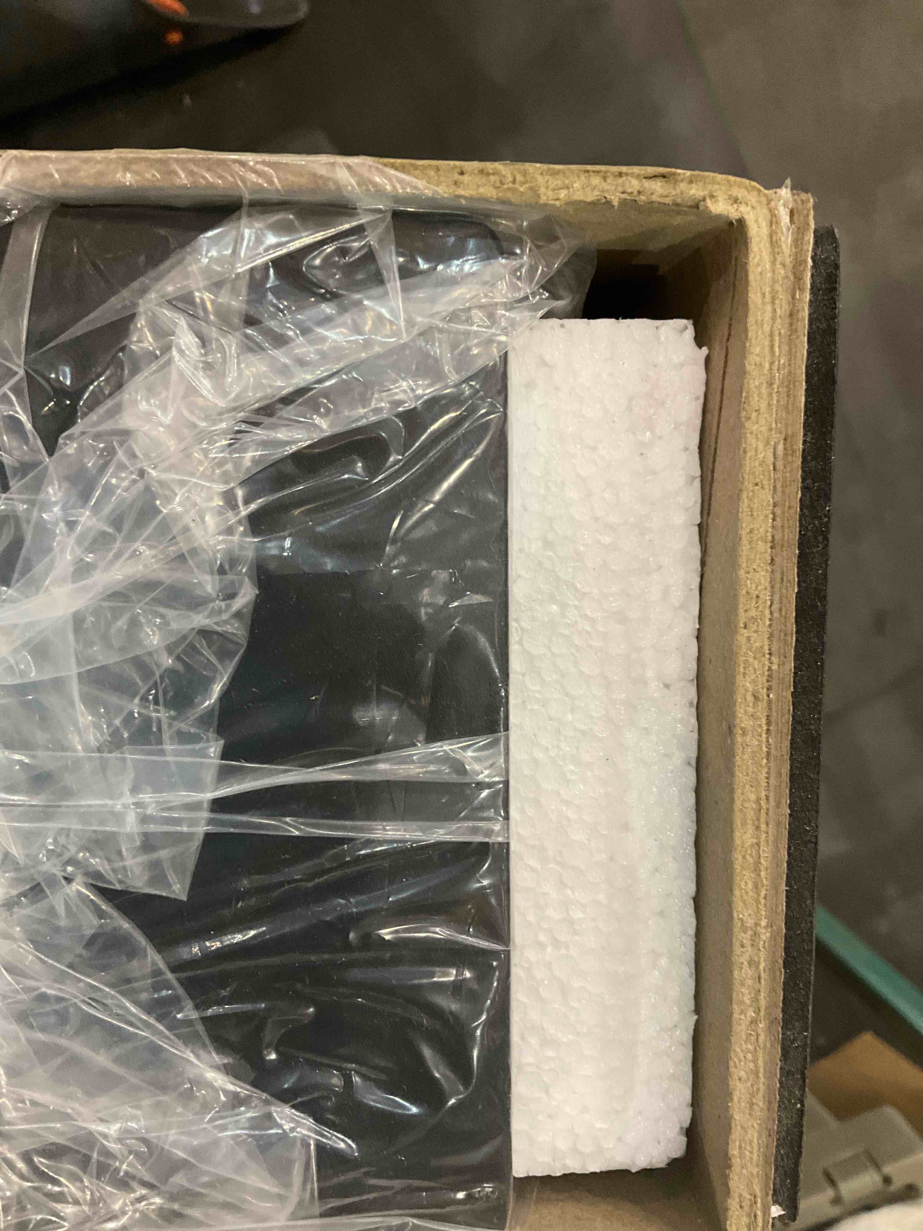 https://s3.amazonaws.com/lotting-images-prod/BargainHunt/EXS01670629_1713788993800.jpeg