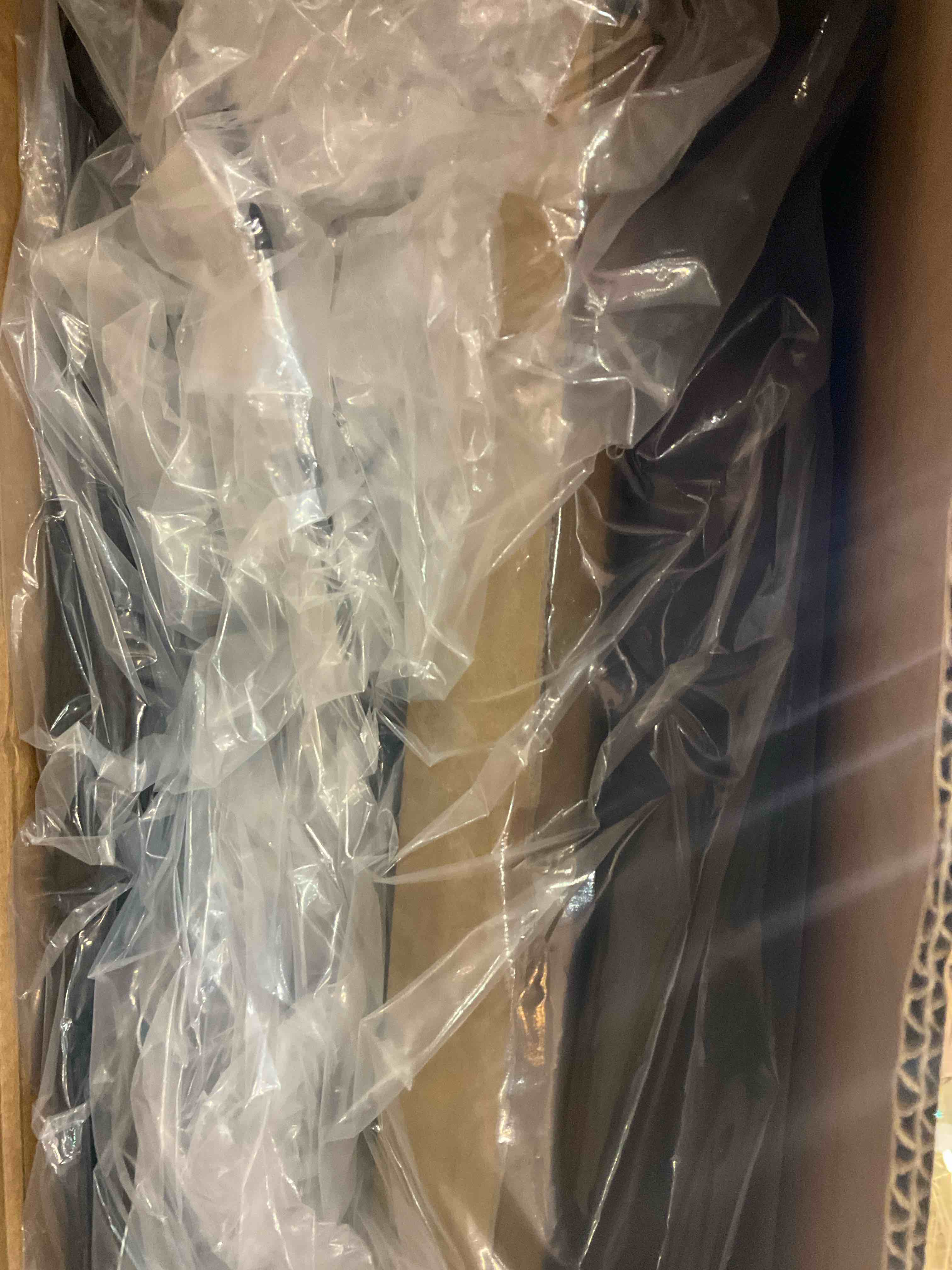 https://s3.amazonaws.com/lotting-images-prod/BargainHunt/EXS01670678_1713805947523.jpeg
