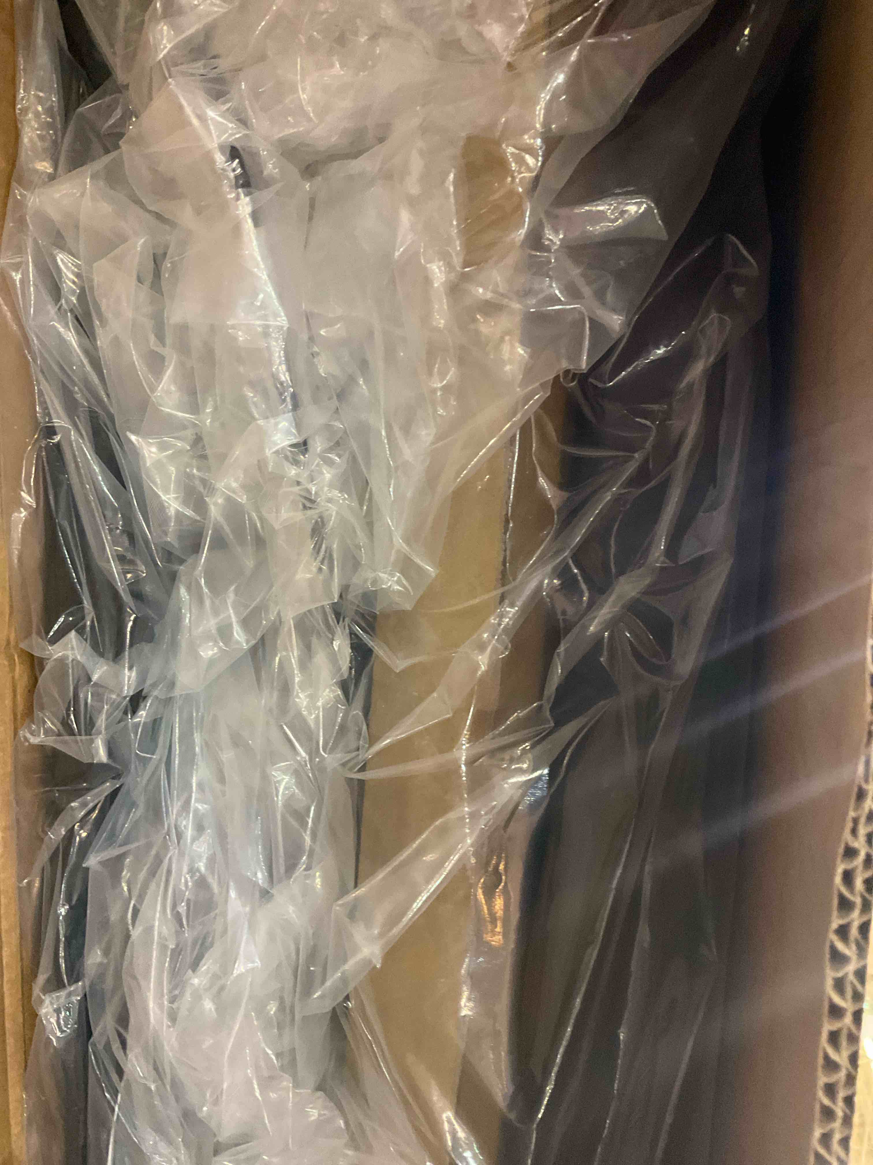 https://s3.amazonaws.com/lotting-images-prod/BargainHunt/EXS01670678_1713805948616.jpeg