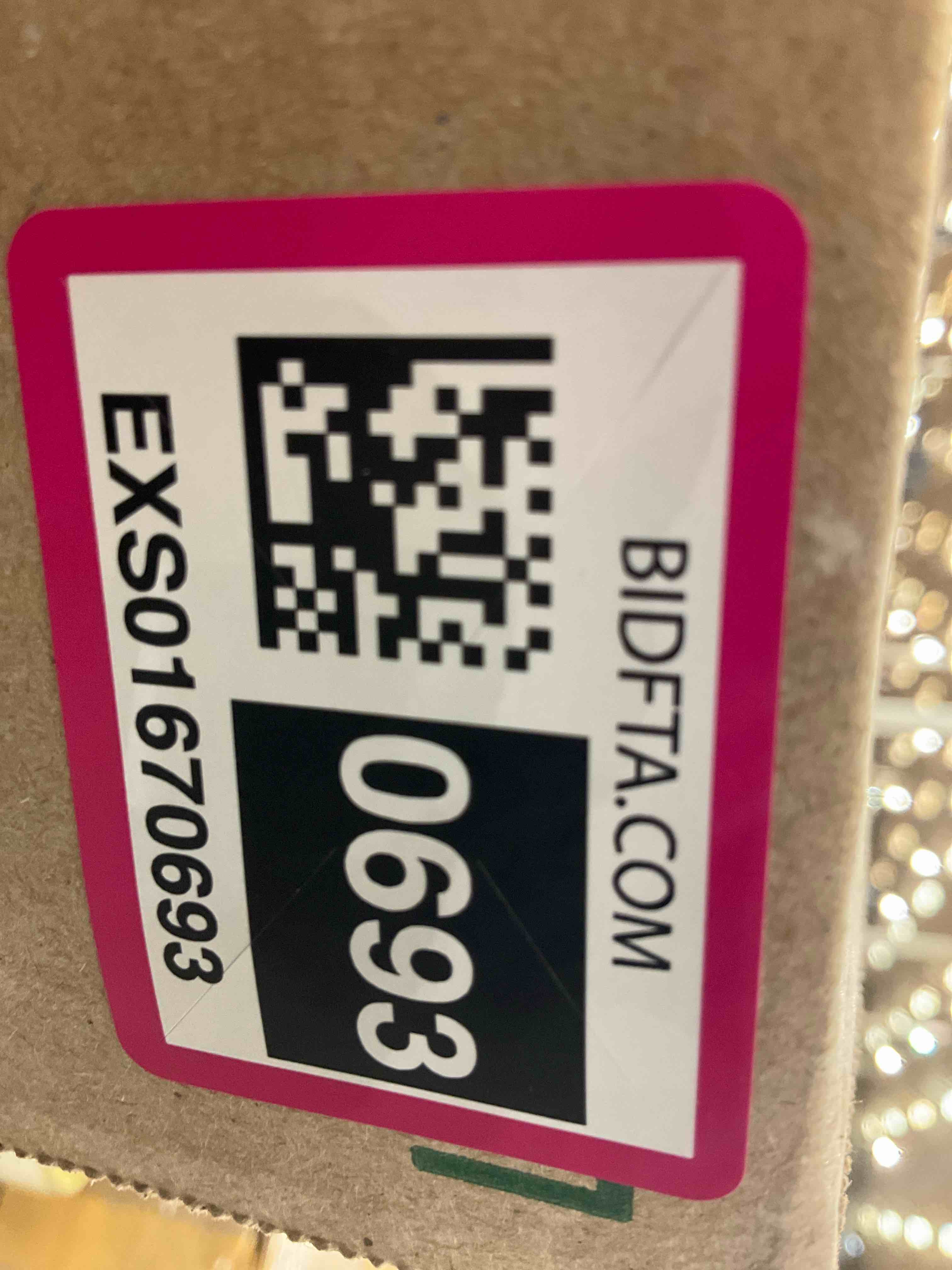 https://s3.amazonaws.com/lotting-images-prod/BargainHunt/EXS01670693_1713810530682.jpeg