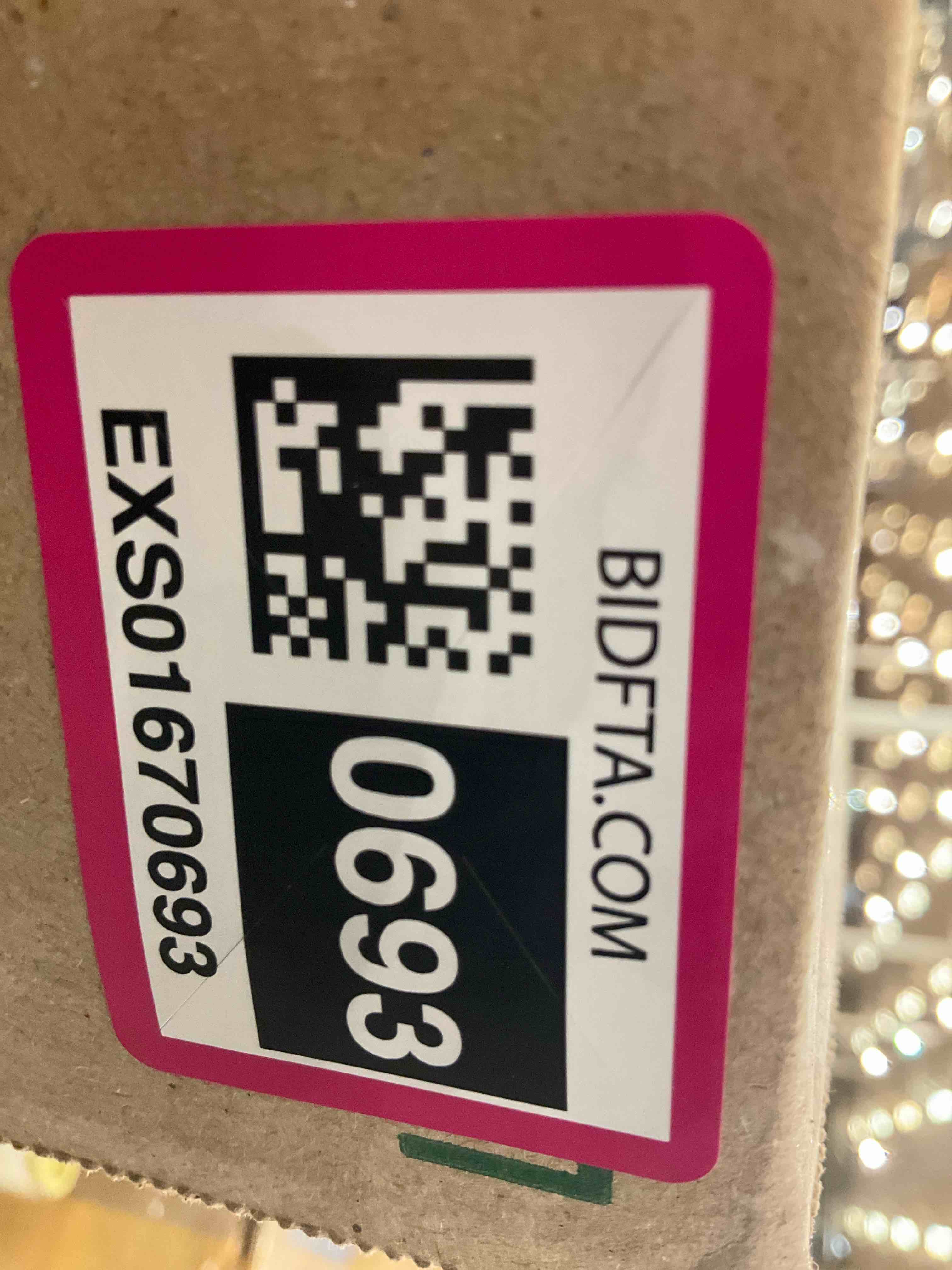 https://s3.amazonaws.com/lotting-images-prod/BargainHunt/EXS01670693_1713810531770.jpeg