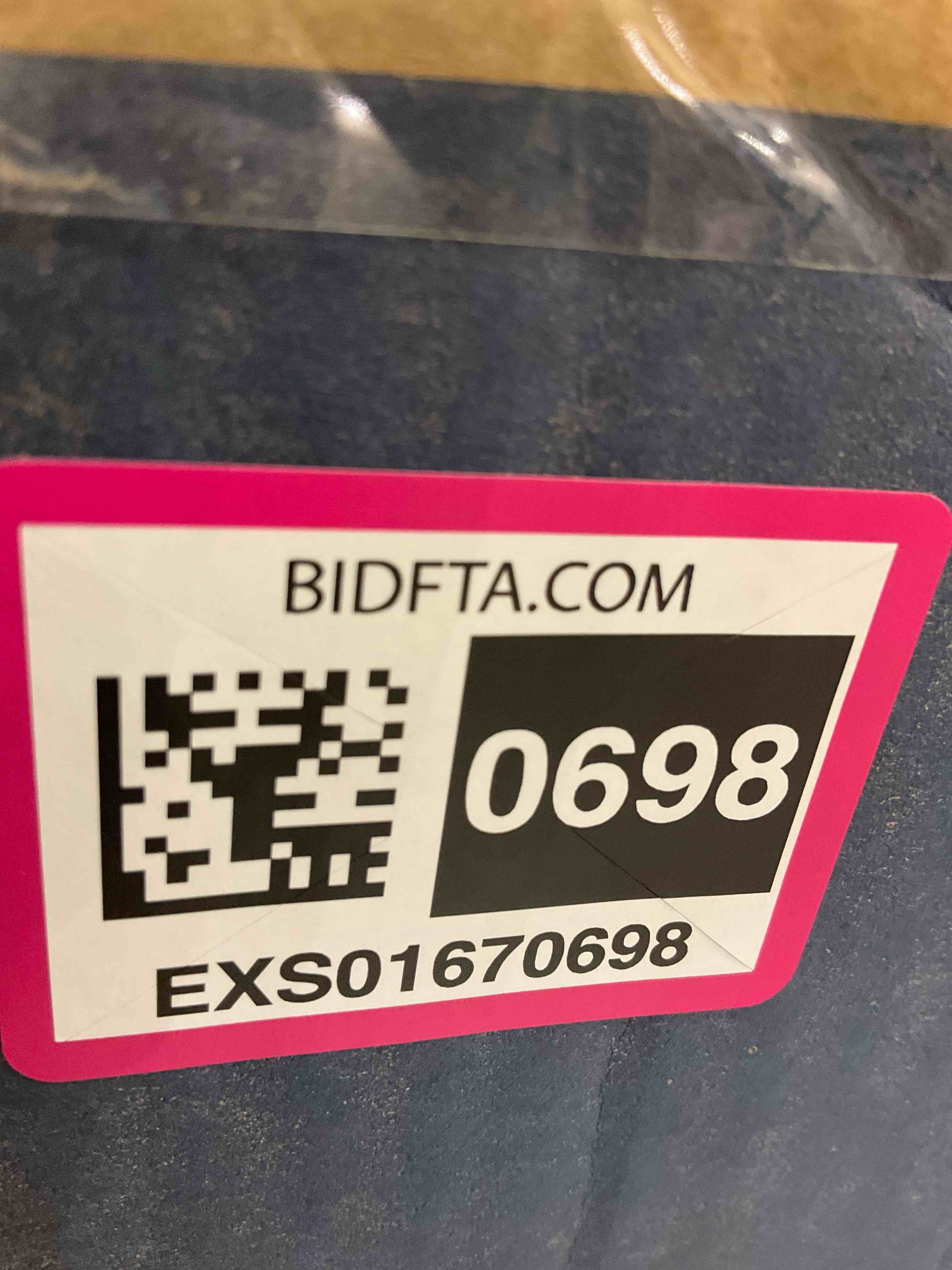 https://s3.amazonaws.com/lotting-images-prod/BargainHunt/EXS01670698_1713812136331.jpeg