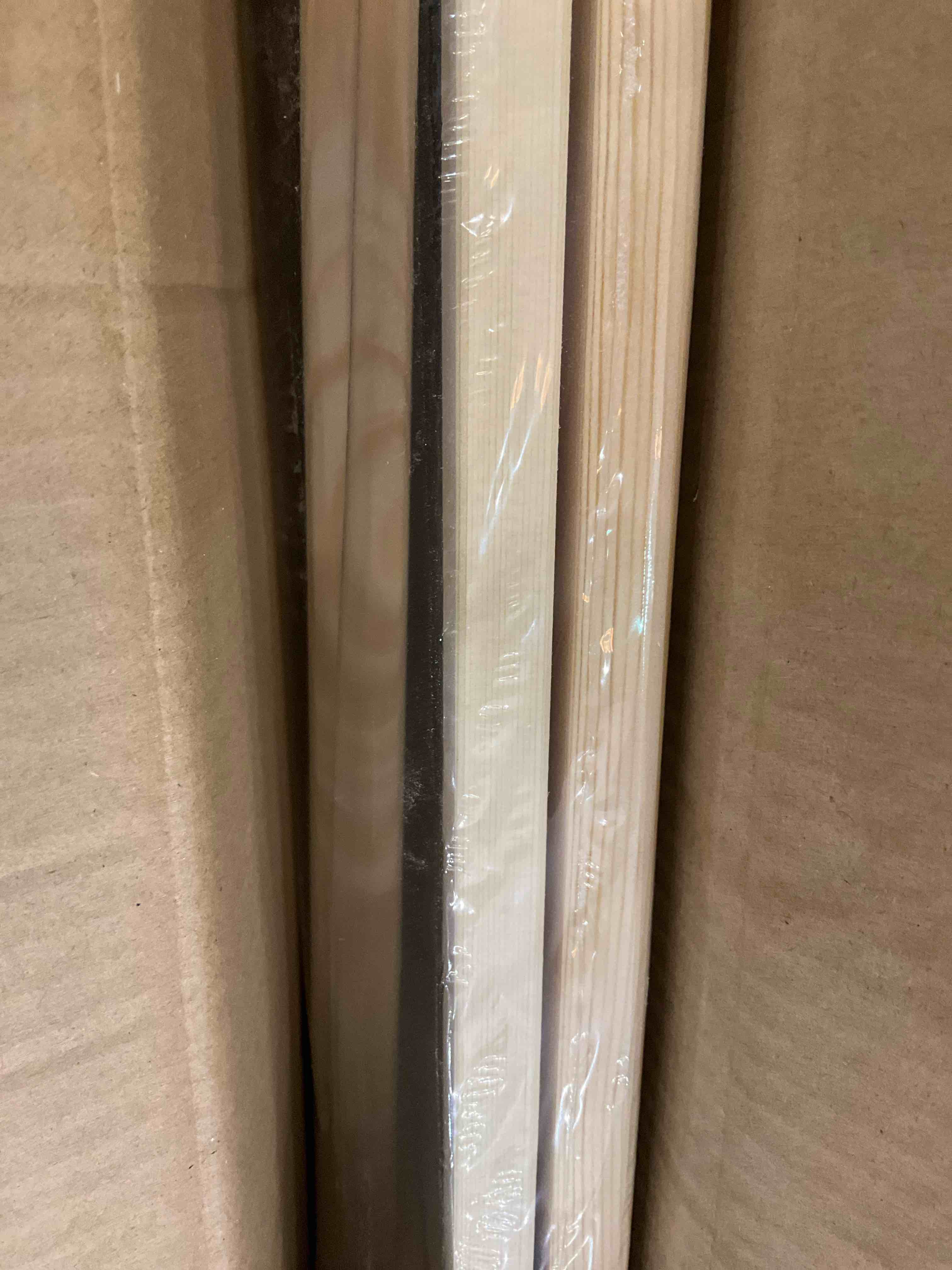 https://s3.amazonaws.com/lotting-images-prod/BargainHunt/EXS01670786_1713898760799.jpeg