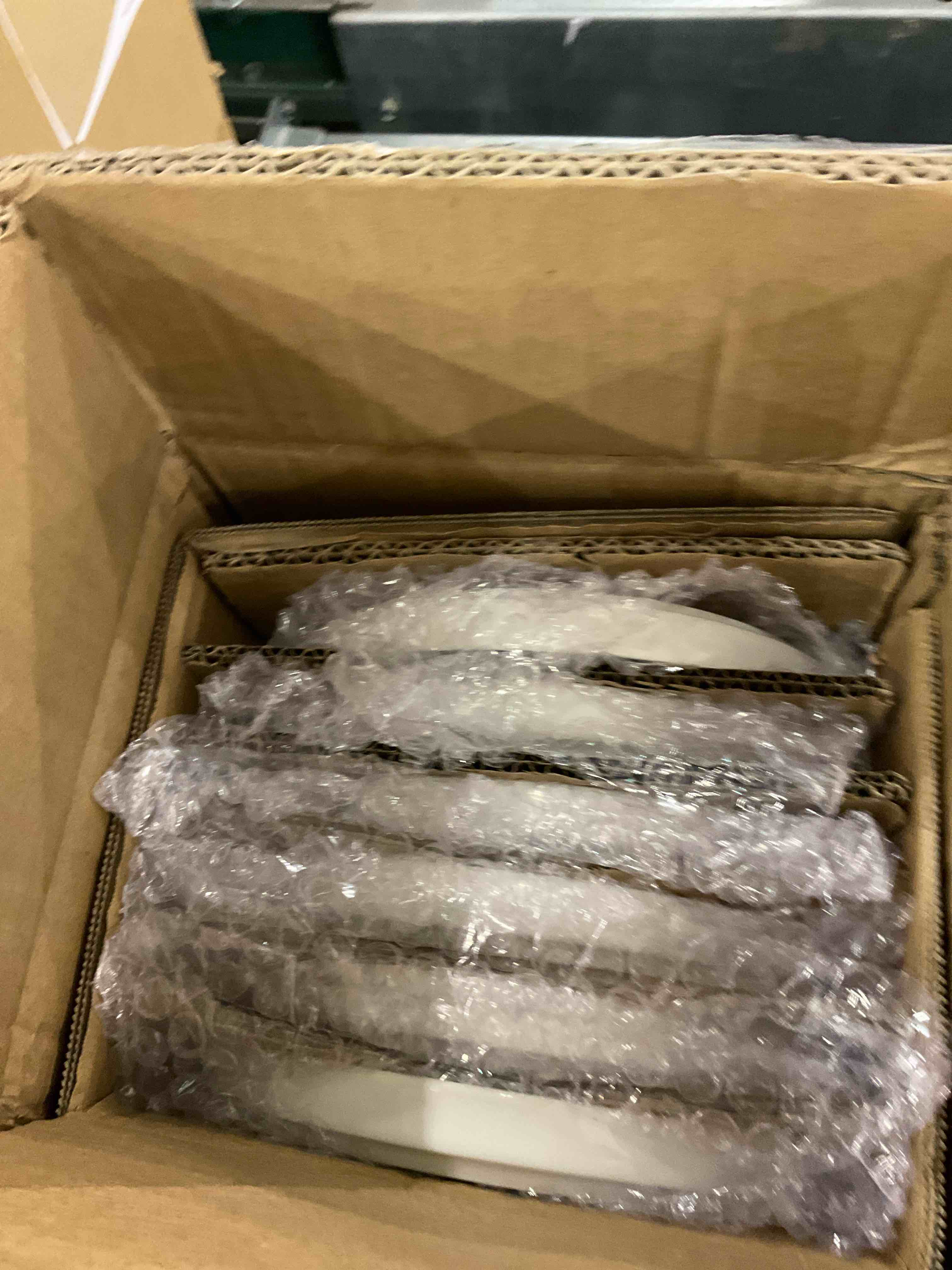 https://s3.amazonaws.com/lotting-images-prod/BargainHunt/EXS01671053_1715601328796.jpeg