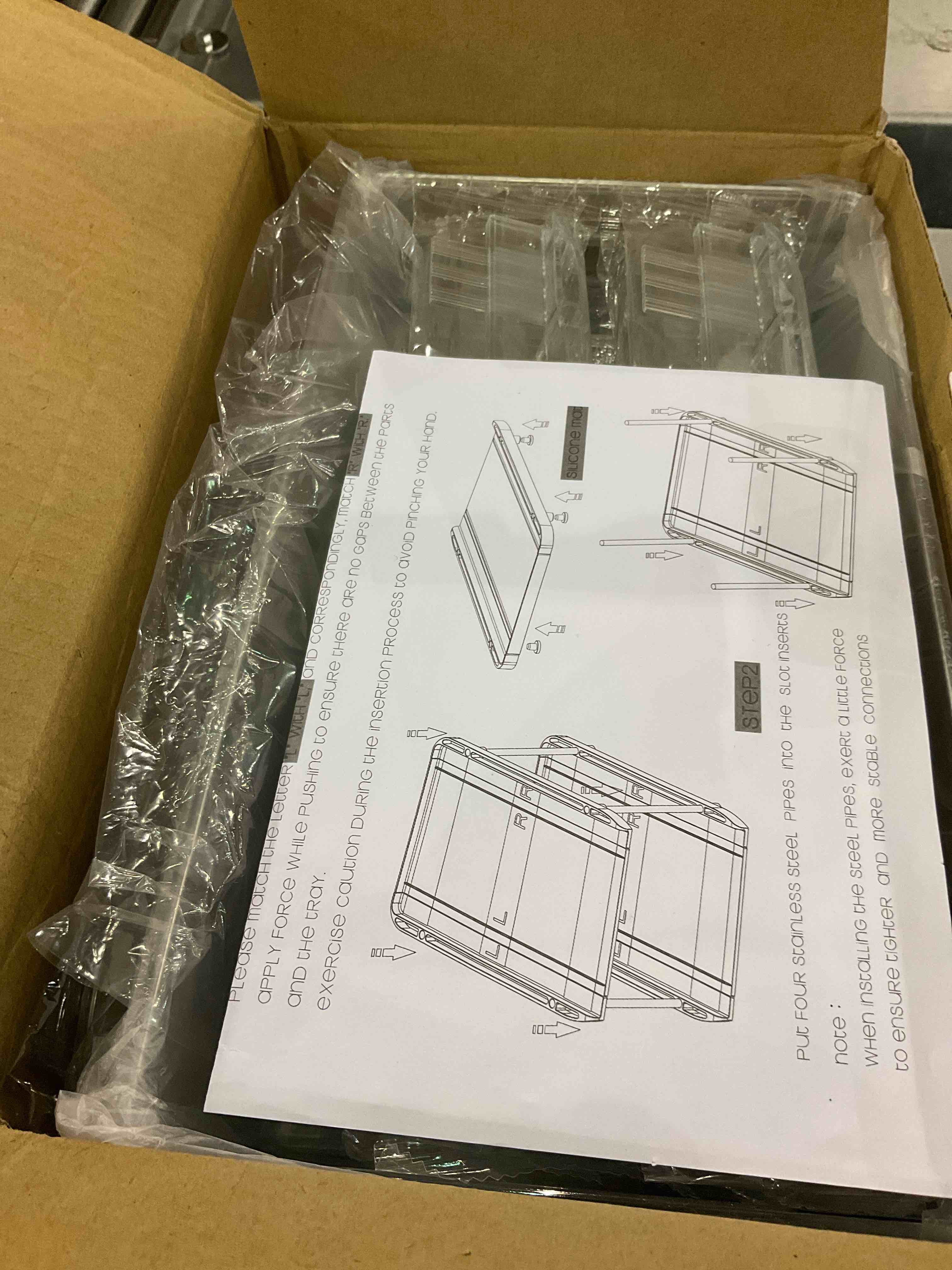 https://s3.amazonaws.com/lotting-images-prod/BargainHunt/EXS01671119_1715687157325.jpeg