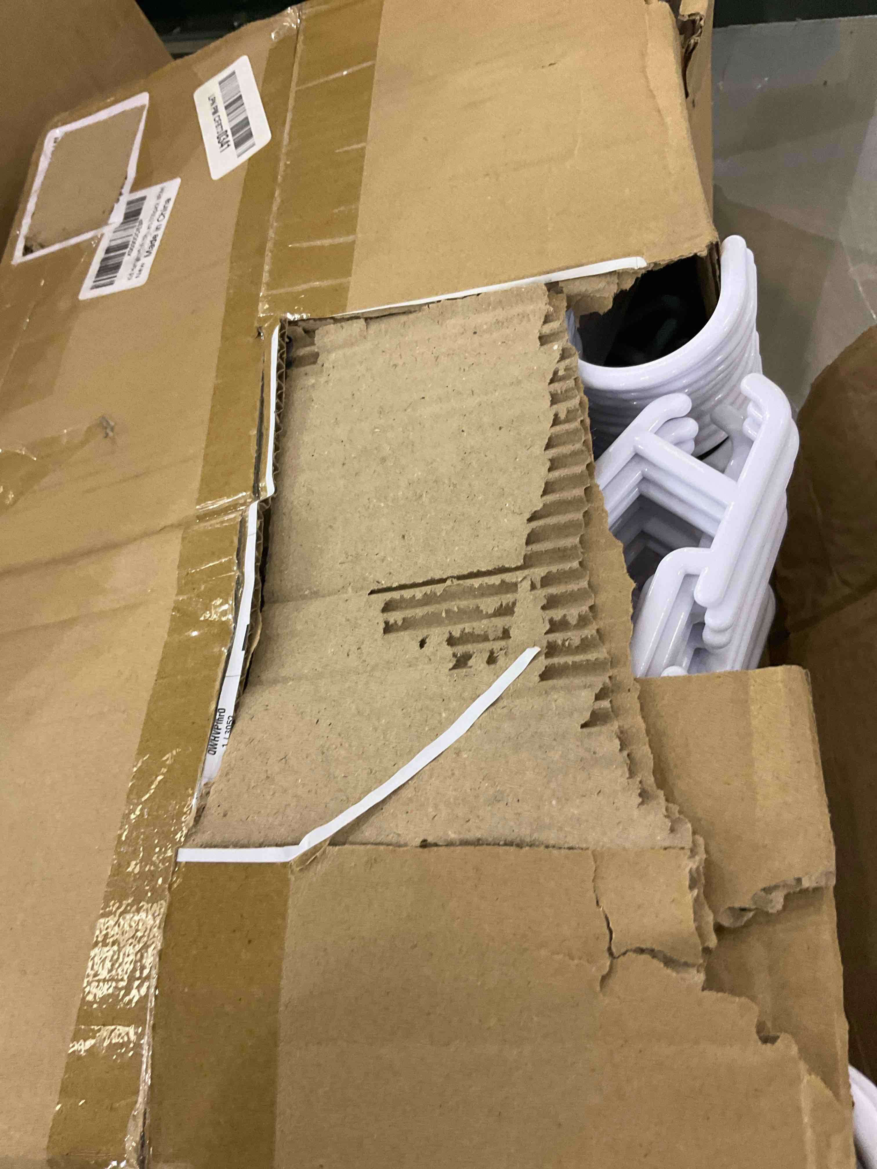https://s3.amazonaws.com/lotting-images-prod/BargainHunt/EXS01671187_1715698517944.jpeg