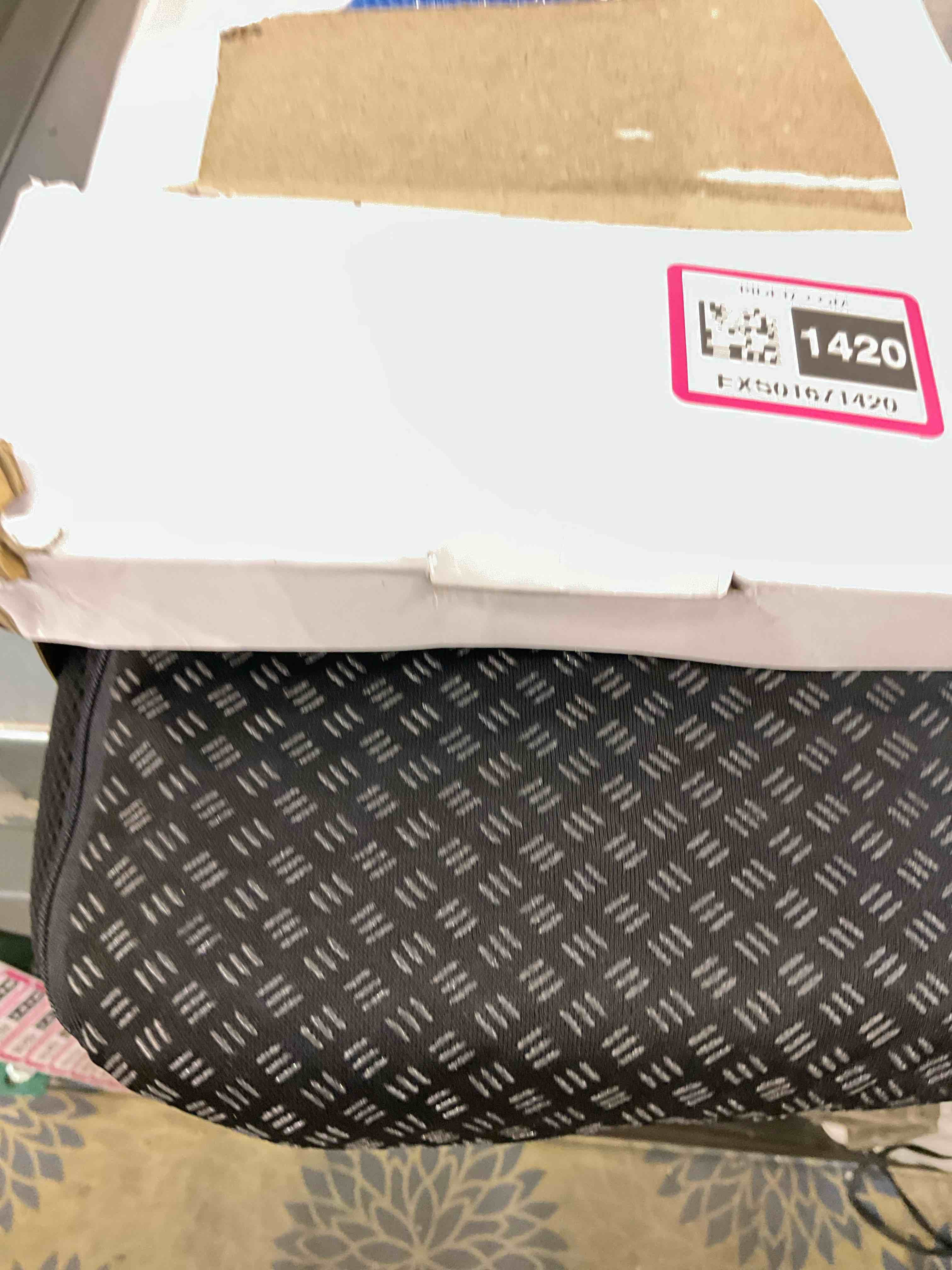 https://s3.amazonaws.com/lotting-images-prod/BargainHunt/EXS01671420_1715867632924.jpeg