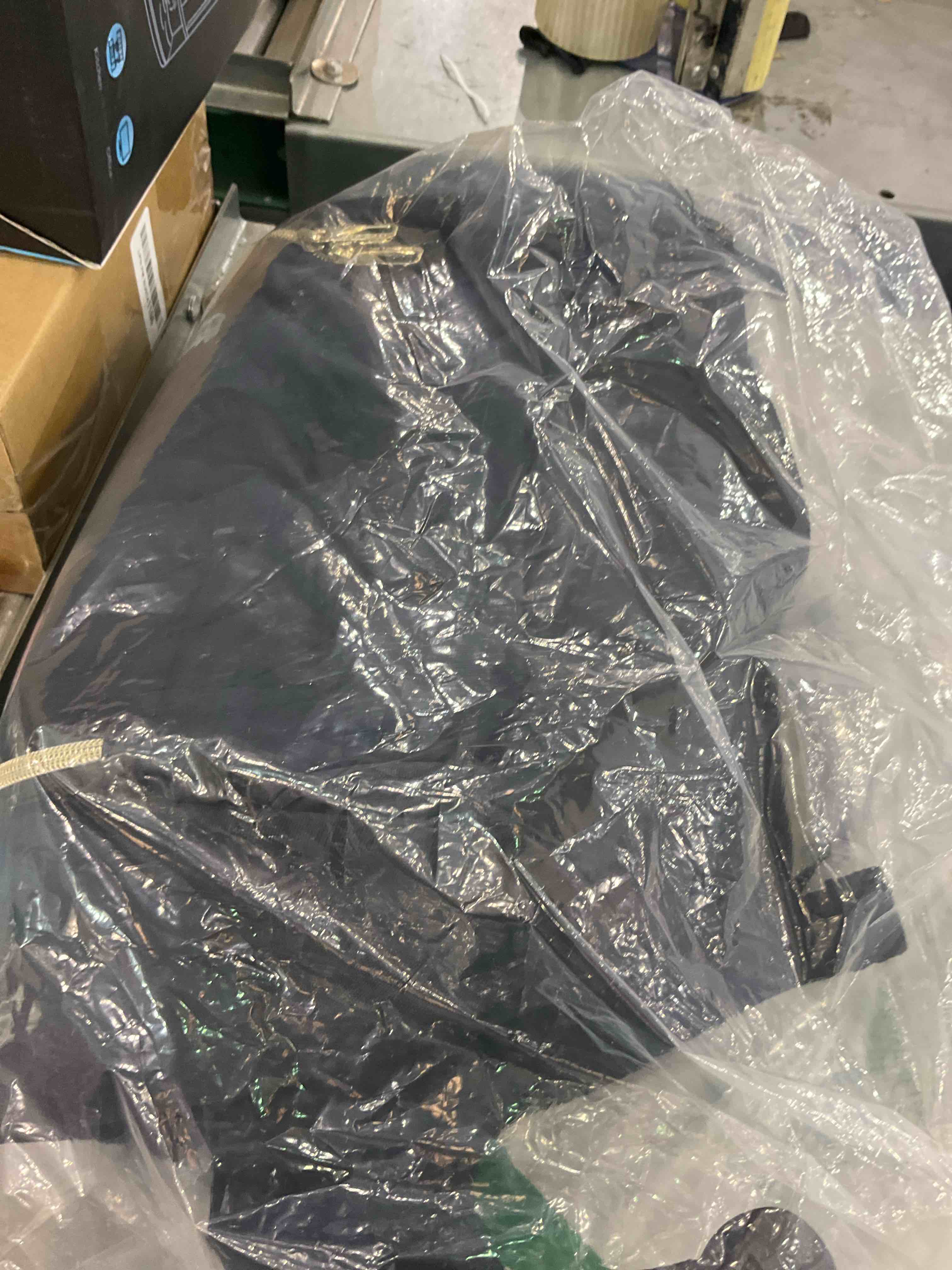 https://s3.amazonaws.com/lotting-images-prod/BargainHunt/EXS01671484_1715879133427.jpeg