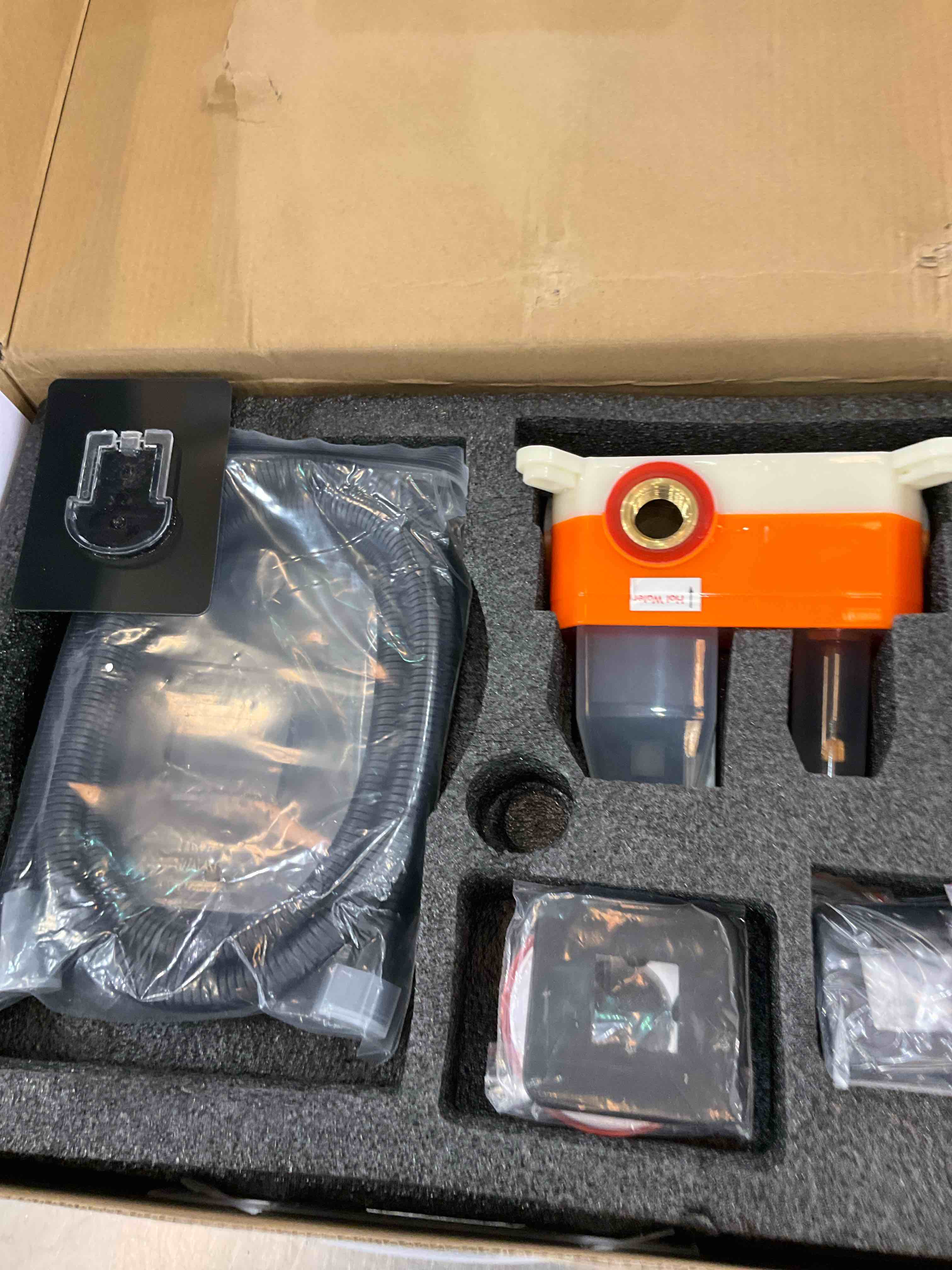 https://s3.amazonaws.com/lotting-images-prod/BargainHunt/EXS01671486_1715878747939.jpeg