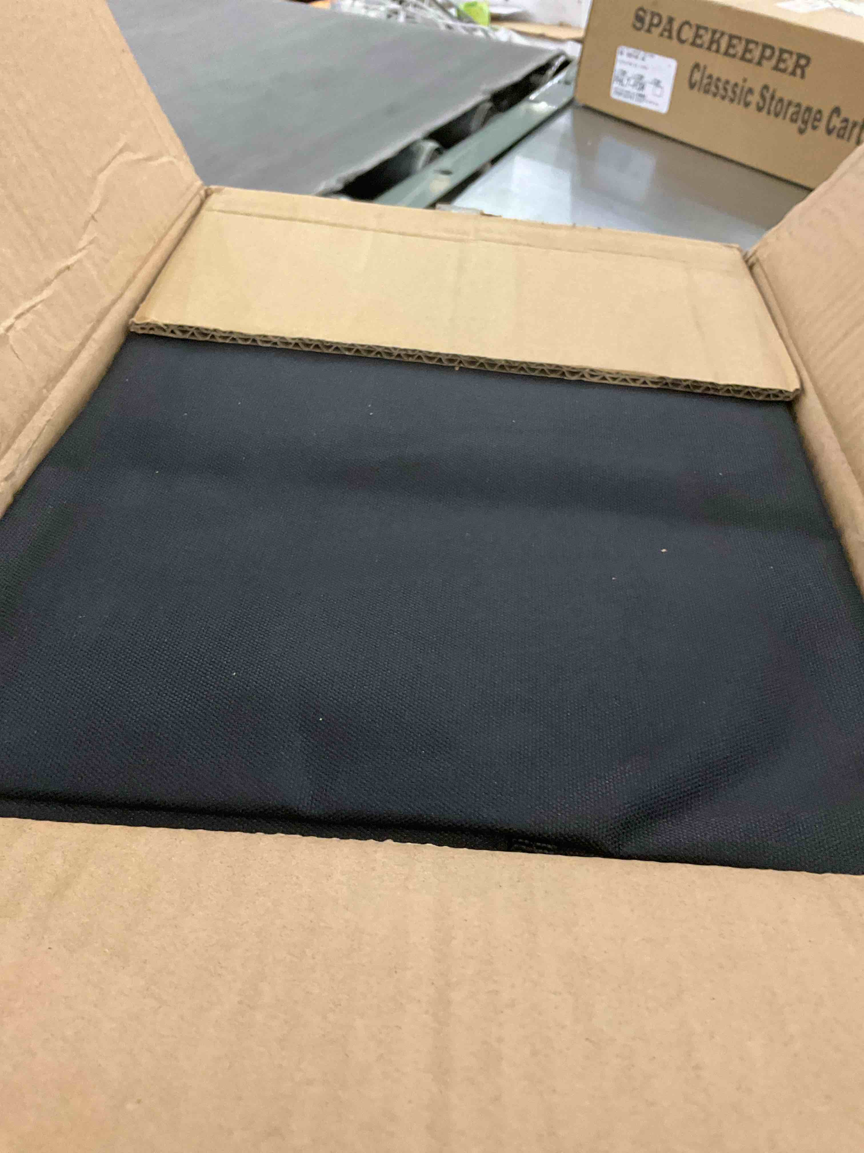 https://s3.amazonaws.com/lotting-images-prod/BargainHunt/EXS01671560_1713376050391.jpeg