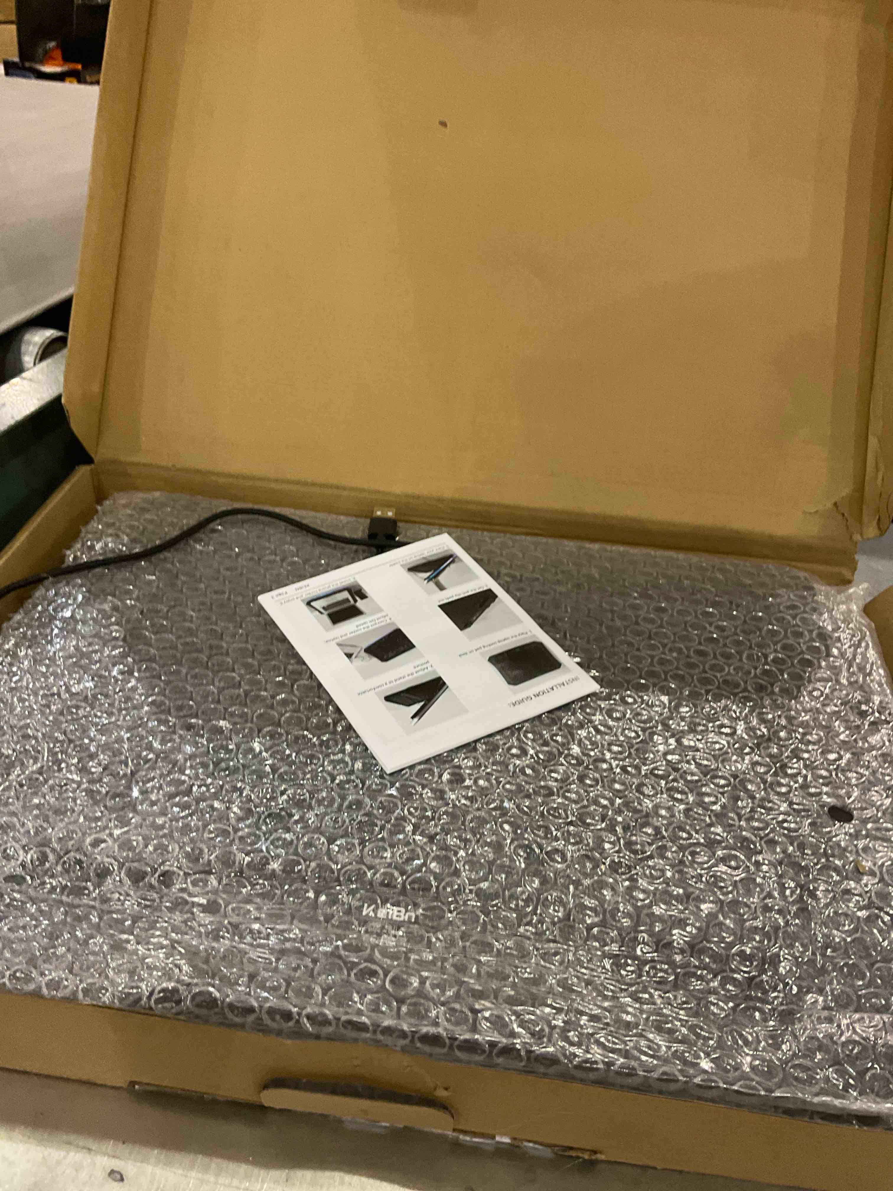 https://s3.amazonaws.com/lotting-images-prod/BargainHunt/EXS01671799_1713530374955.jpeg