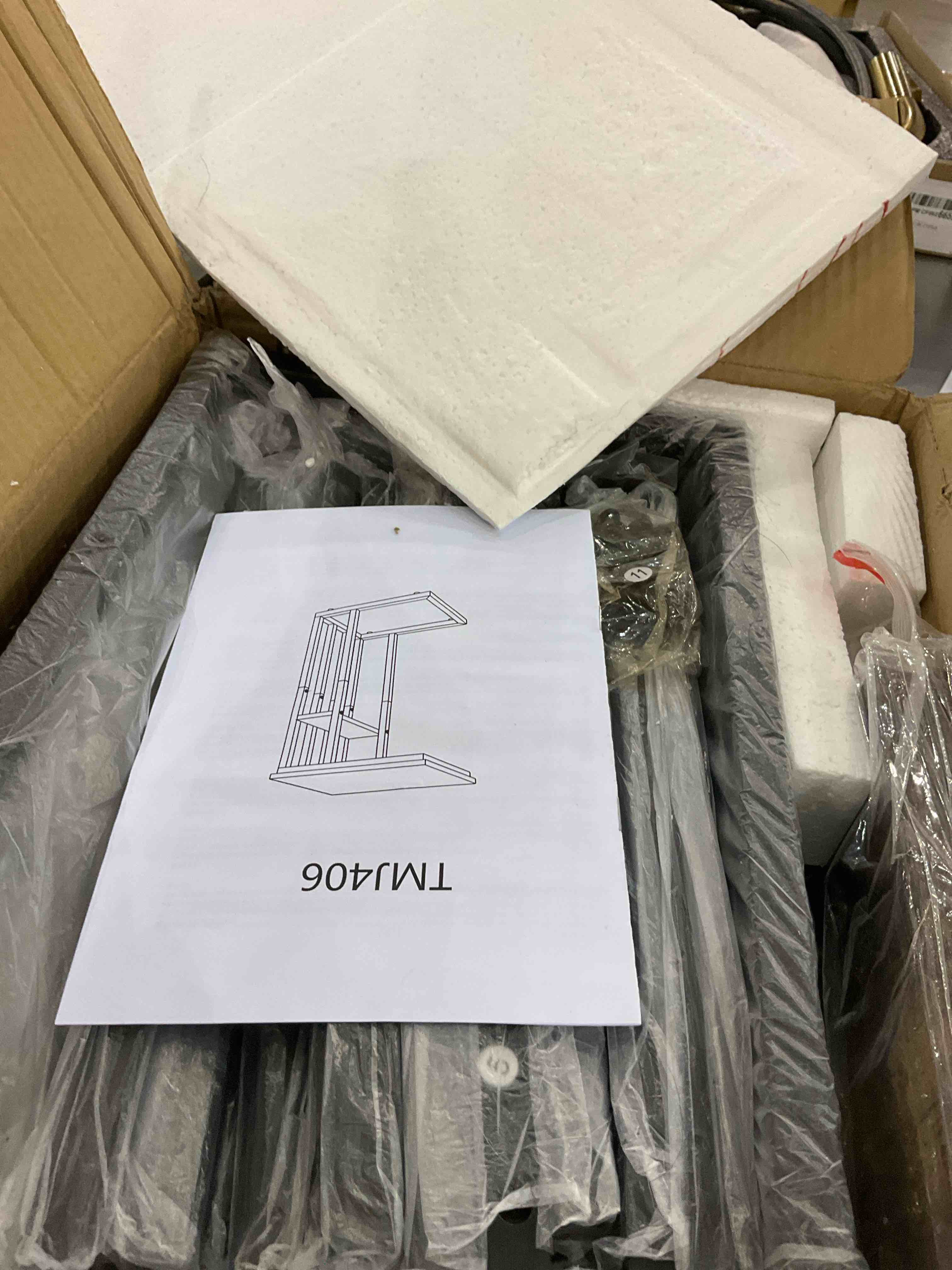 https://s3.amazonaws.com/lotting-images-prod/BargainHunt/EXS01671866_1713538384677.jpeg