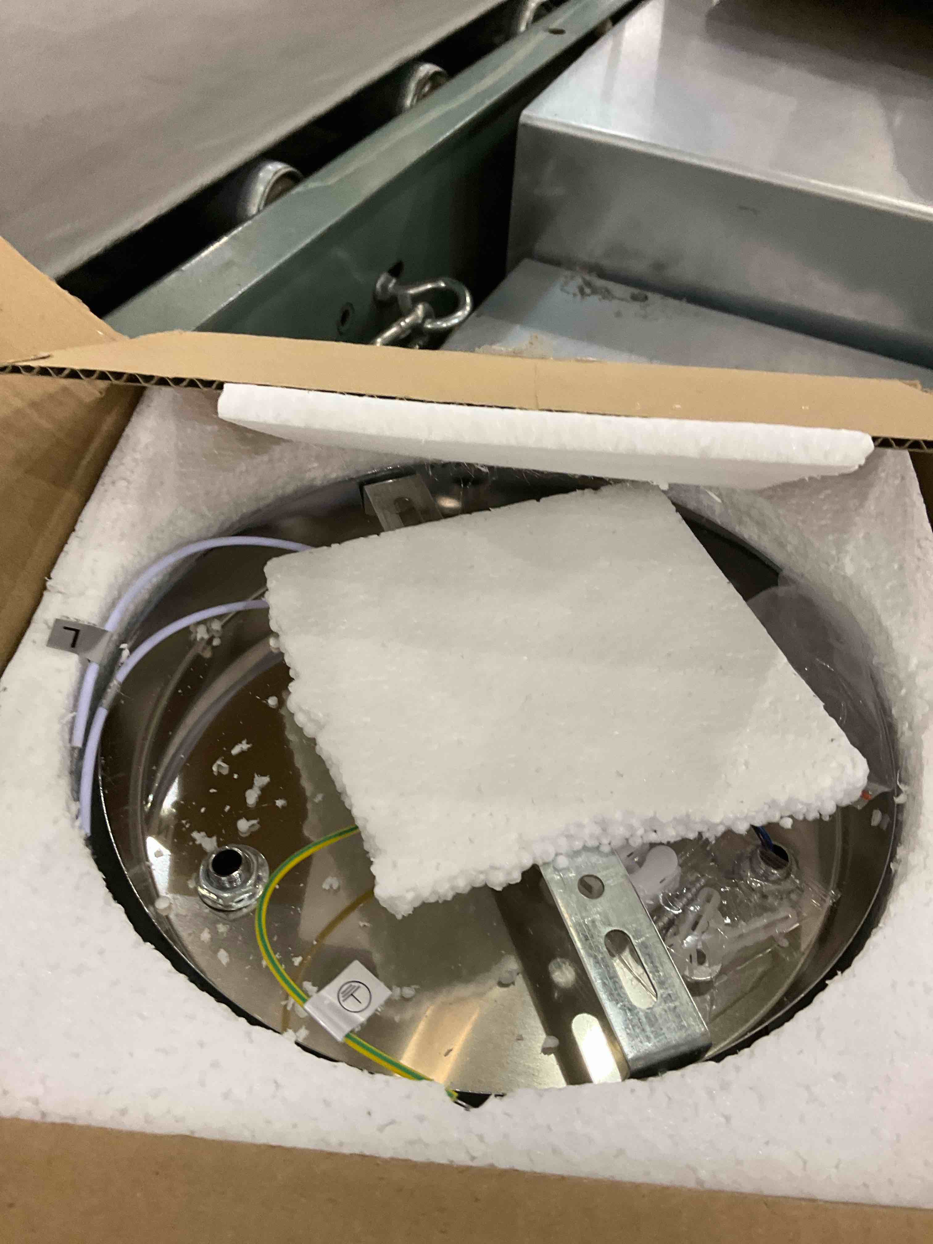 https://s3.amazonaws.com/lotting-images-prod/BargainHunt/EXS01671971_1713788815802.jpeg