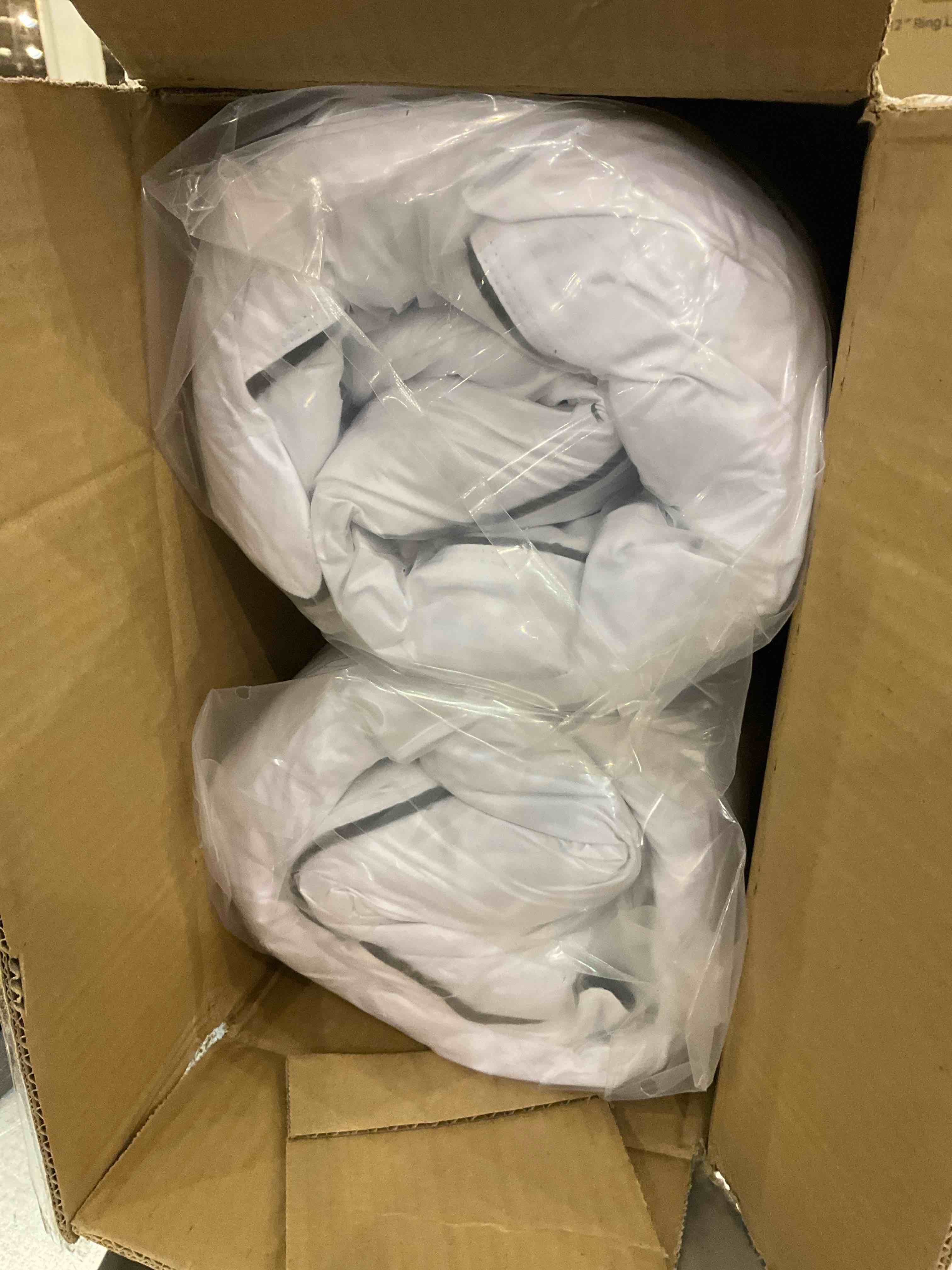 https://s3.amazonaws.com/lotting-images-prod/BargainHunt/EXS01671973_1713788995630.jpeg