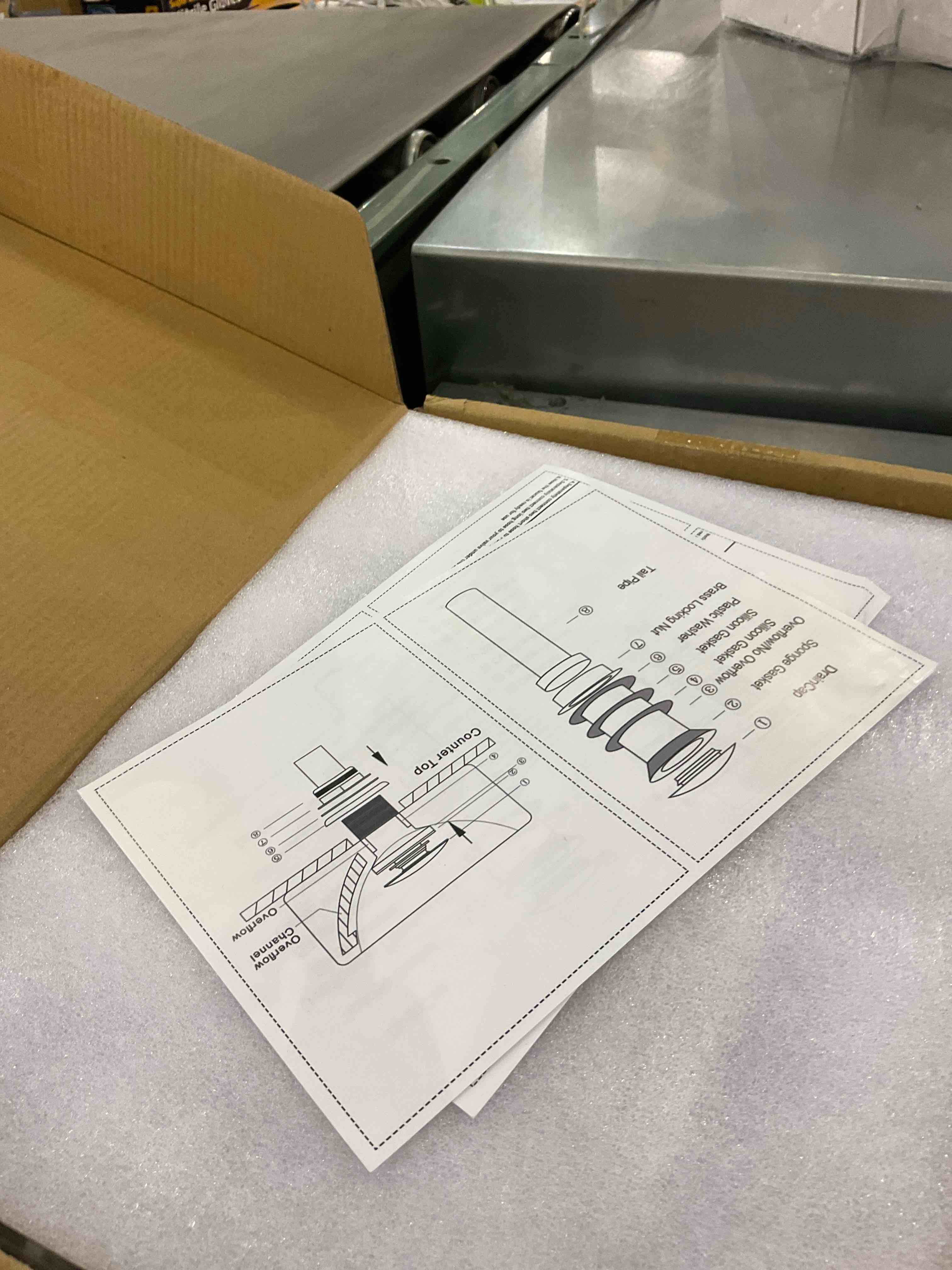 https://s3.amazonaws.com/lotting-images-prod/BargainHunt/EXS01671982_1713789925086.jpeg