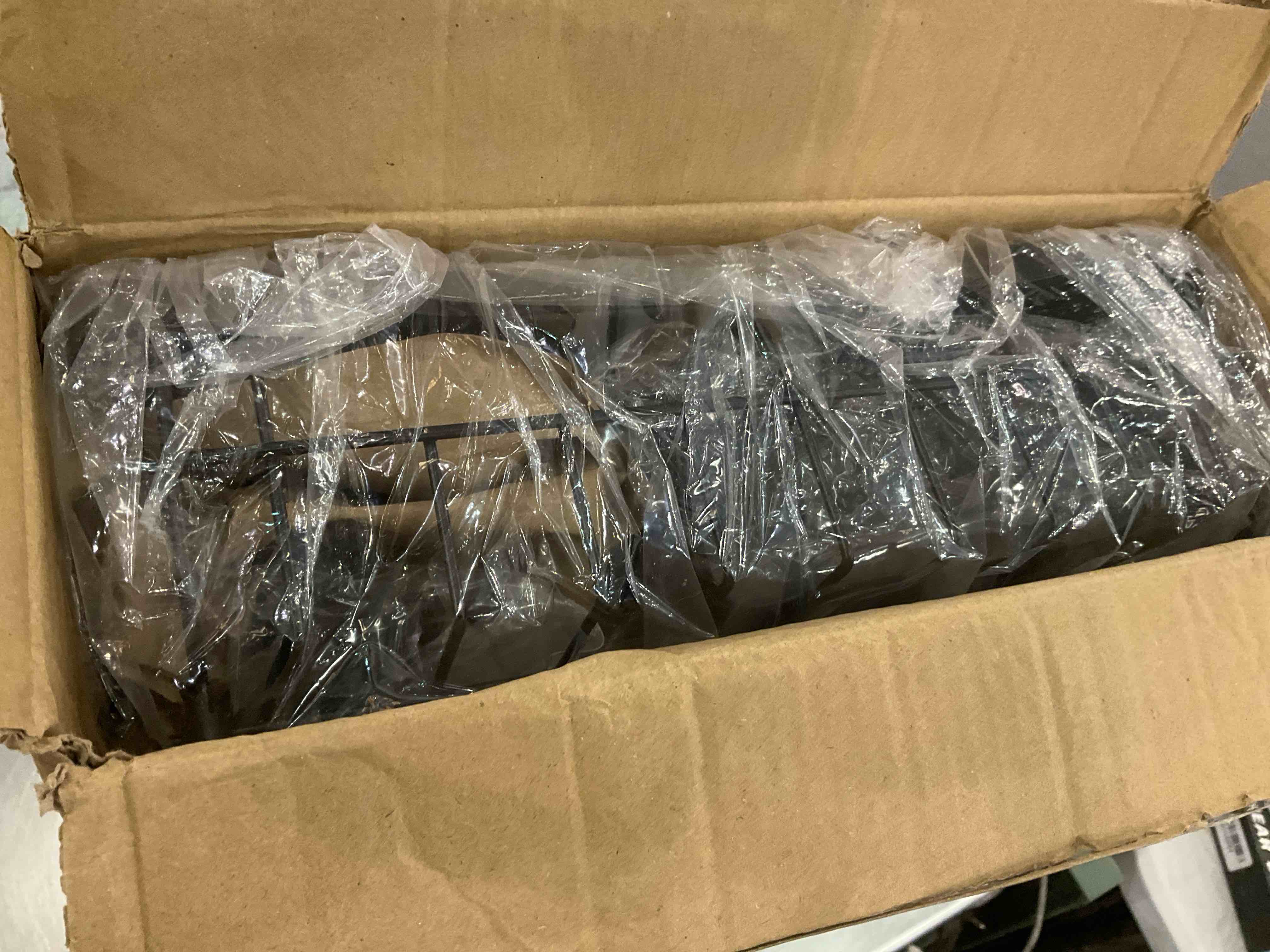 https://s3.amazonaws.com/lotting-images-prod/BargainHunt/EXS01672112_1713451373792.jpeg
