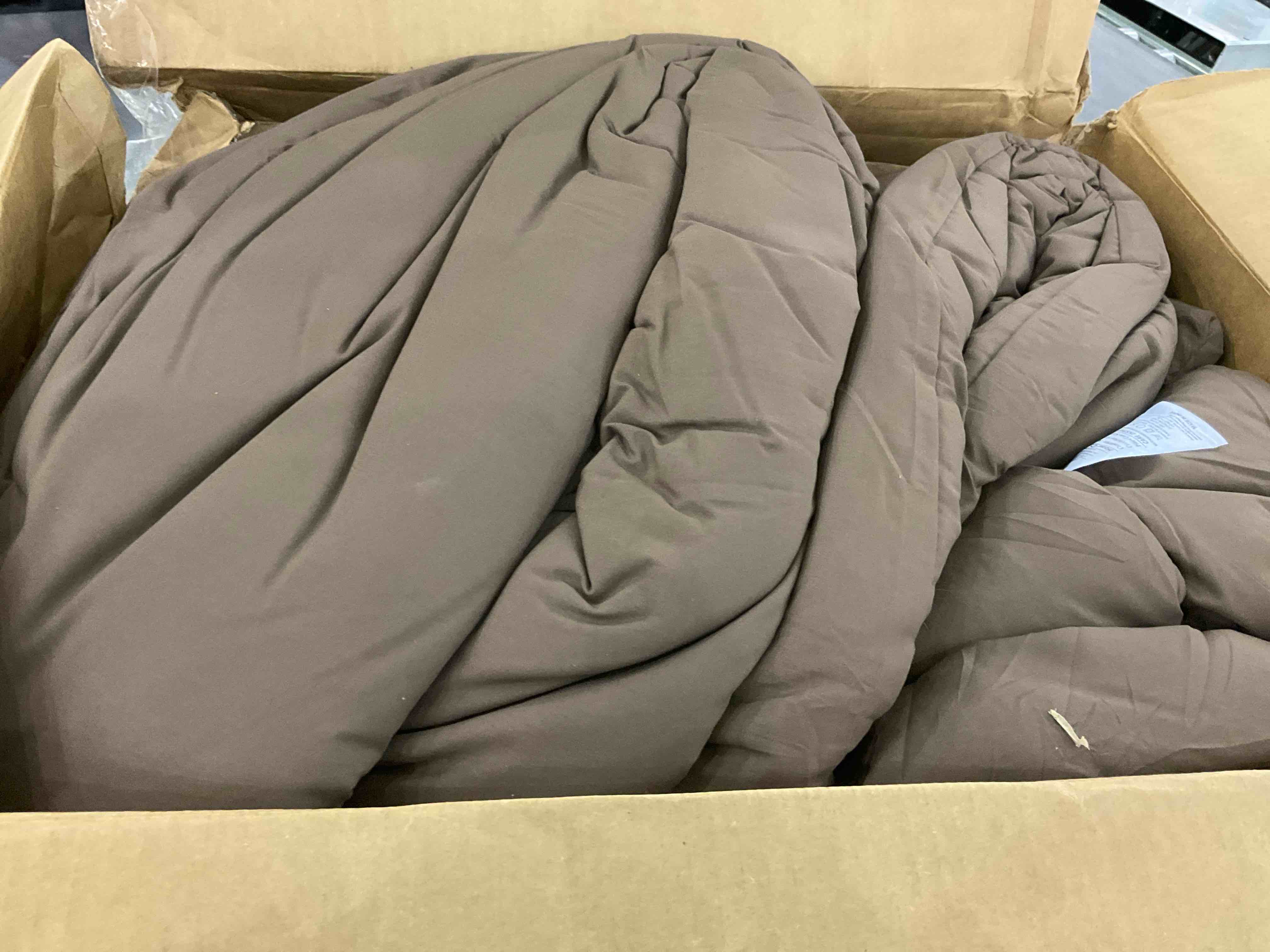 https://s3.amazonaws.com/lotting-images-prod/BargainHunt/EXS01672317_1713784986995.jpeg