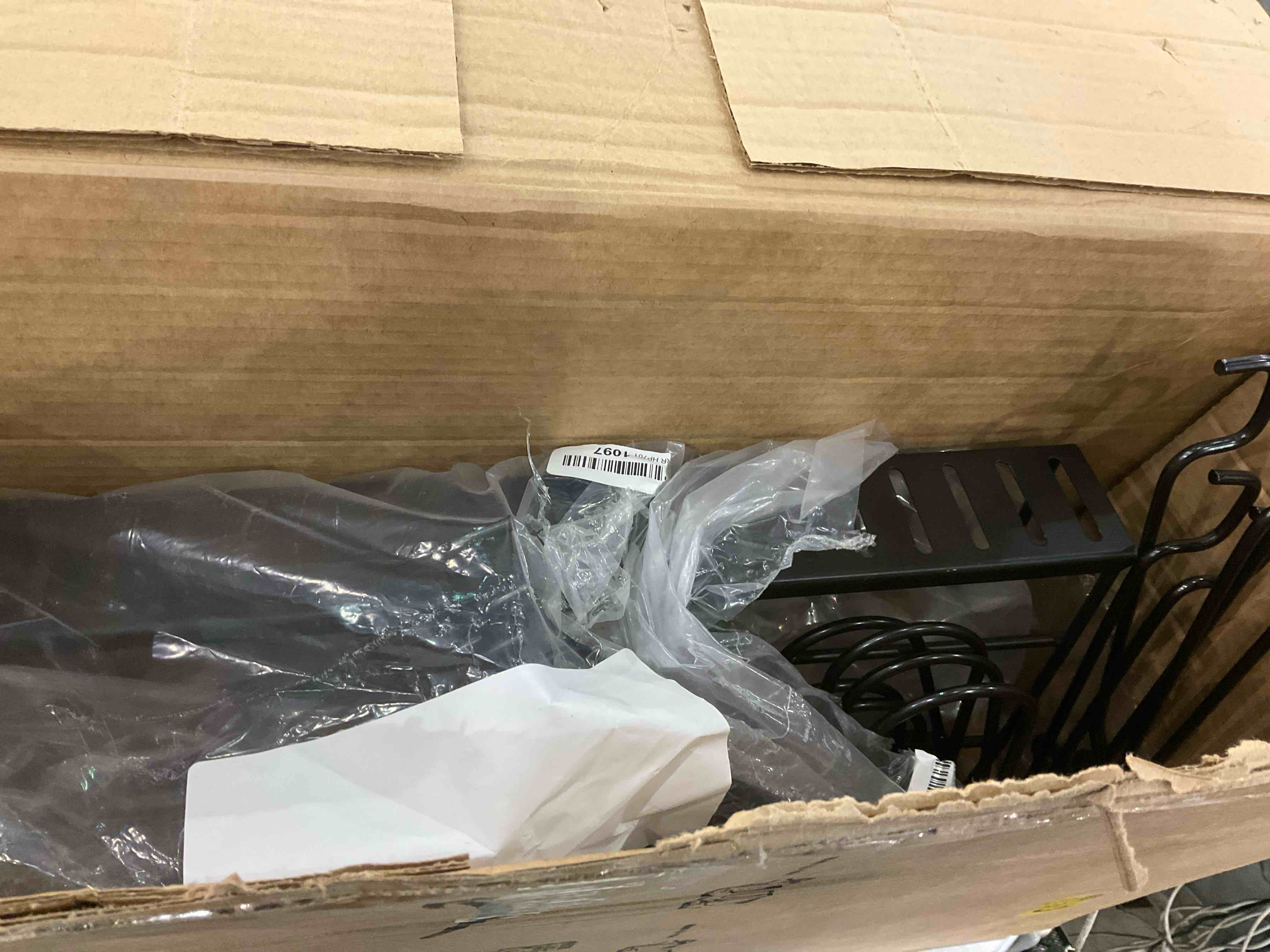 https://s3.amazonaws.com/lotting-images-prod/BargainHunt/EXS01672320_1713785444094.jpeg