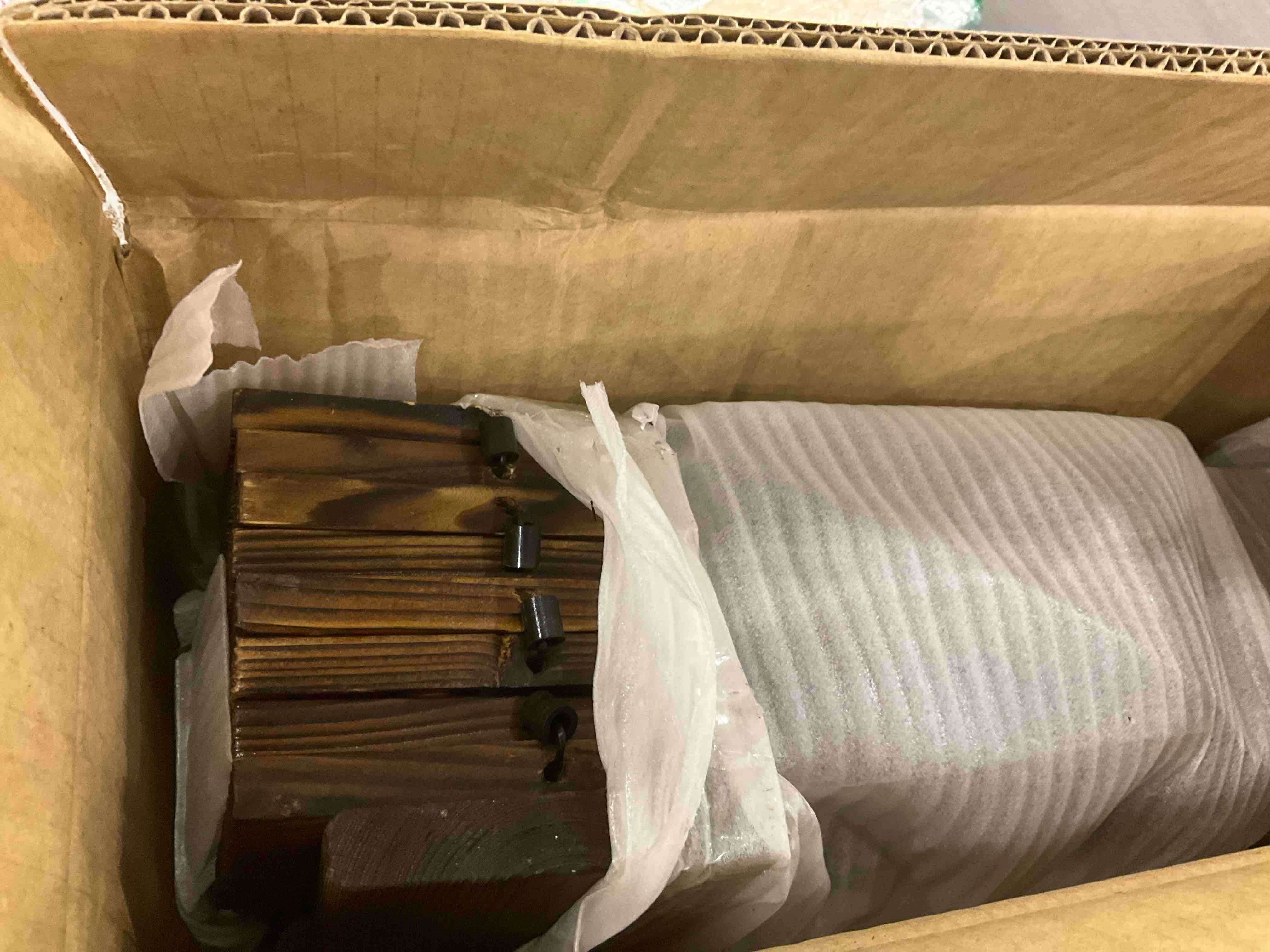 https://s3.amazonaws.com/lotting-images-prod/BargainHunt/EXS01672321_1713785605740.jpeg