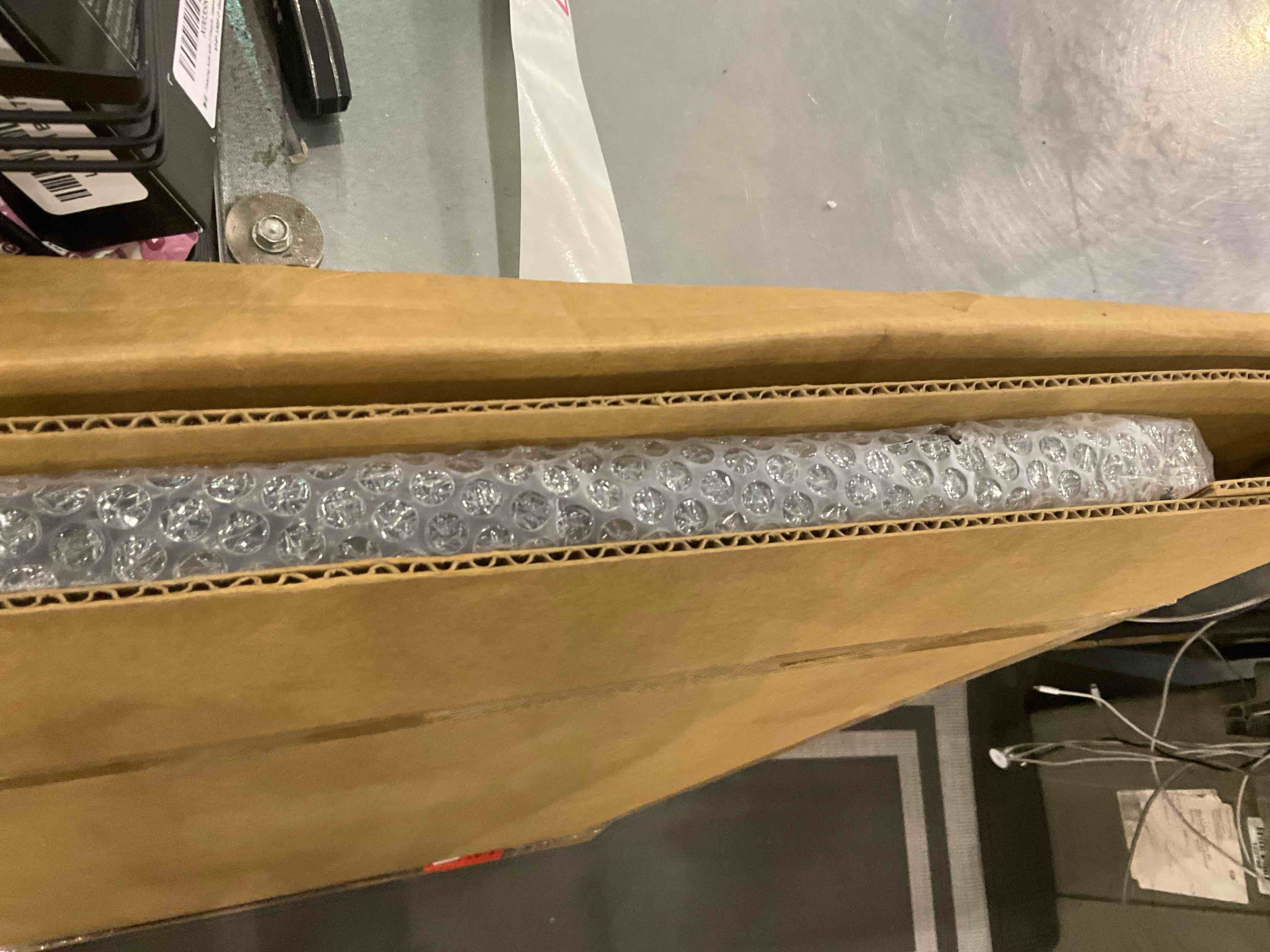 https://s3.amazonaws.com/lotting-images-prod/BargainHunt/EXS01672337_1713788143120.jpeg