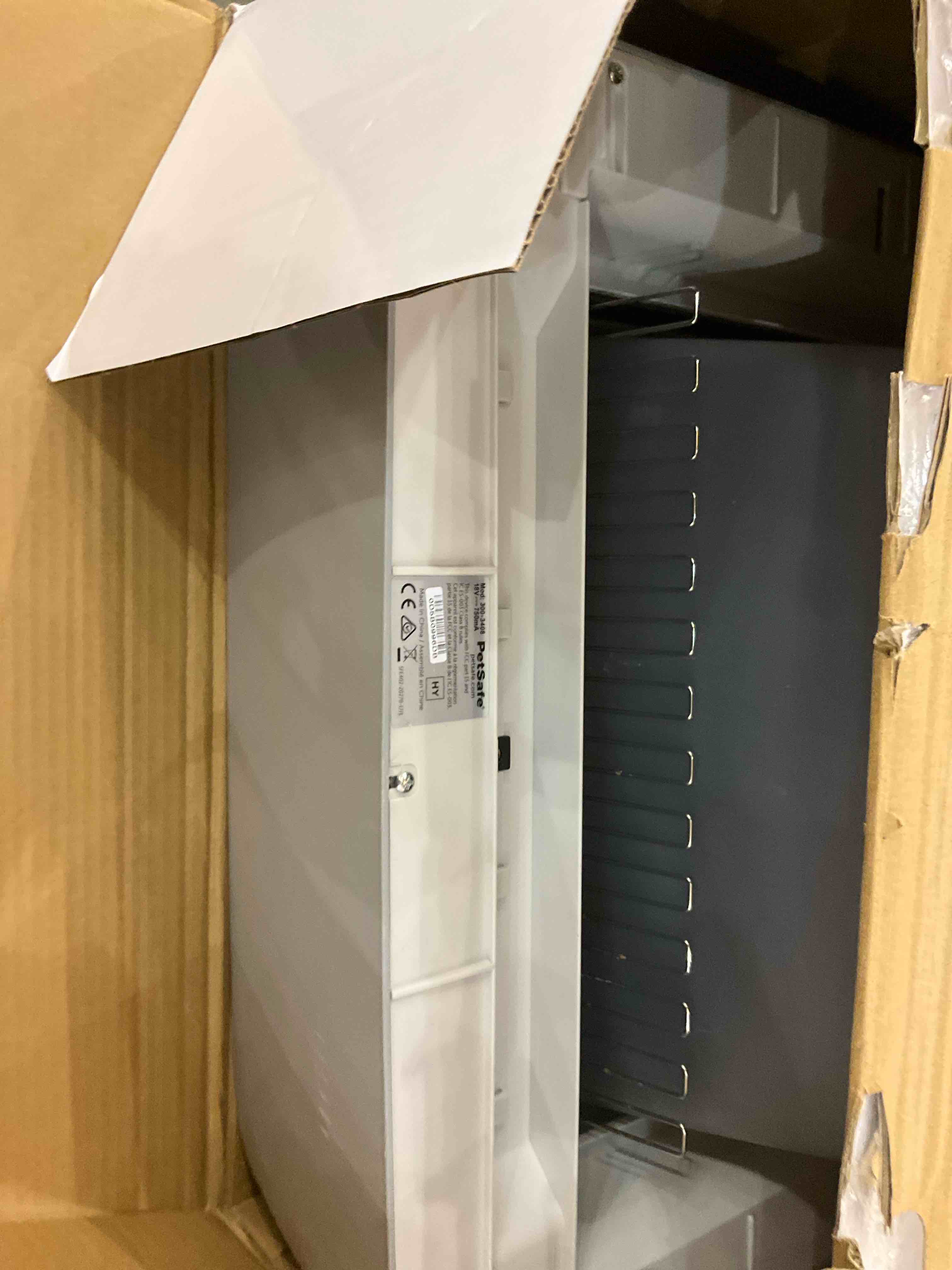https://s3.amazonaws.com/lotting-images-prod/BargainHunt/EXS01672675_1715879404235.jpeg
